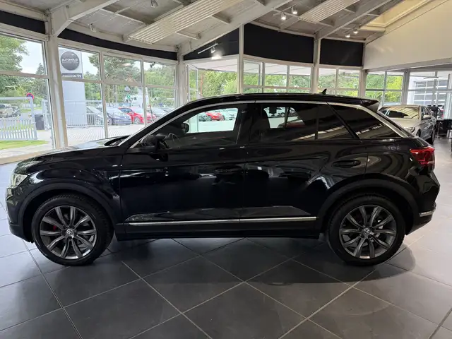Volkswagen T-Roc view 3