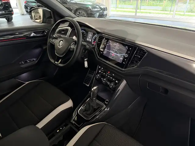 Volkswagen T-Roc view 7