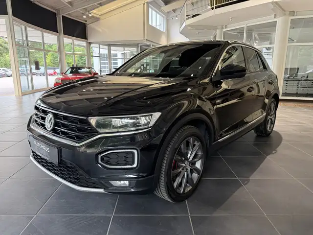 Volkswagen T-Roc view 2