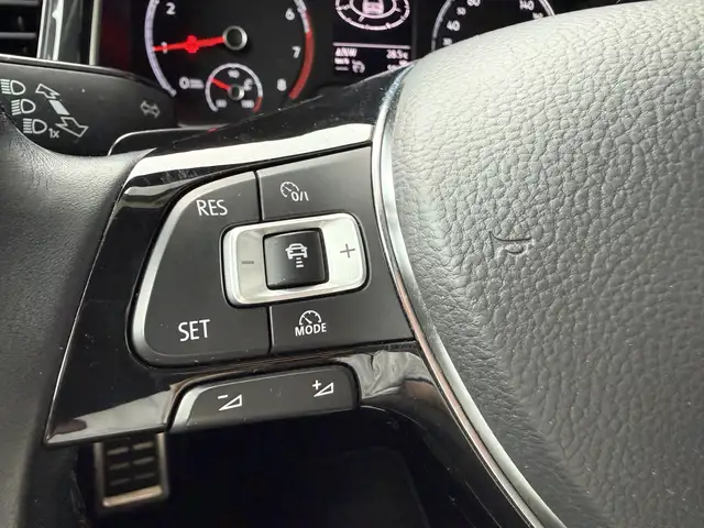 Volkswagen T-Roc view 14