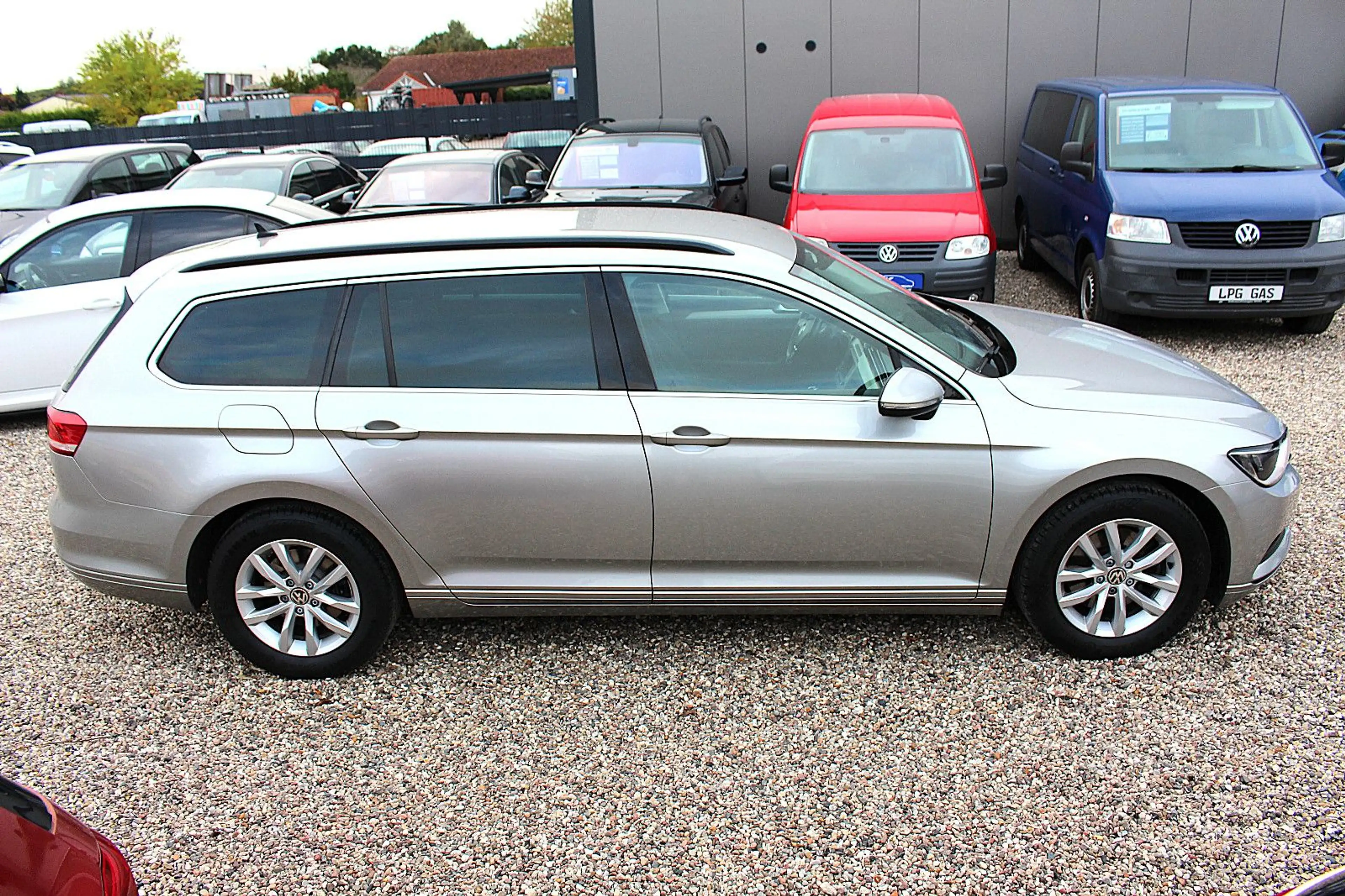 Volkswagen Passat Variant Passat *S.Heft*Navi*AHK 2t*SHZ*Tempomat*APP*PDC* — photo 6