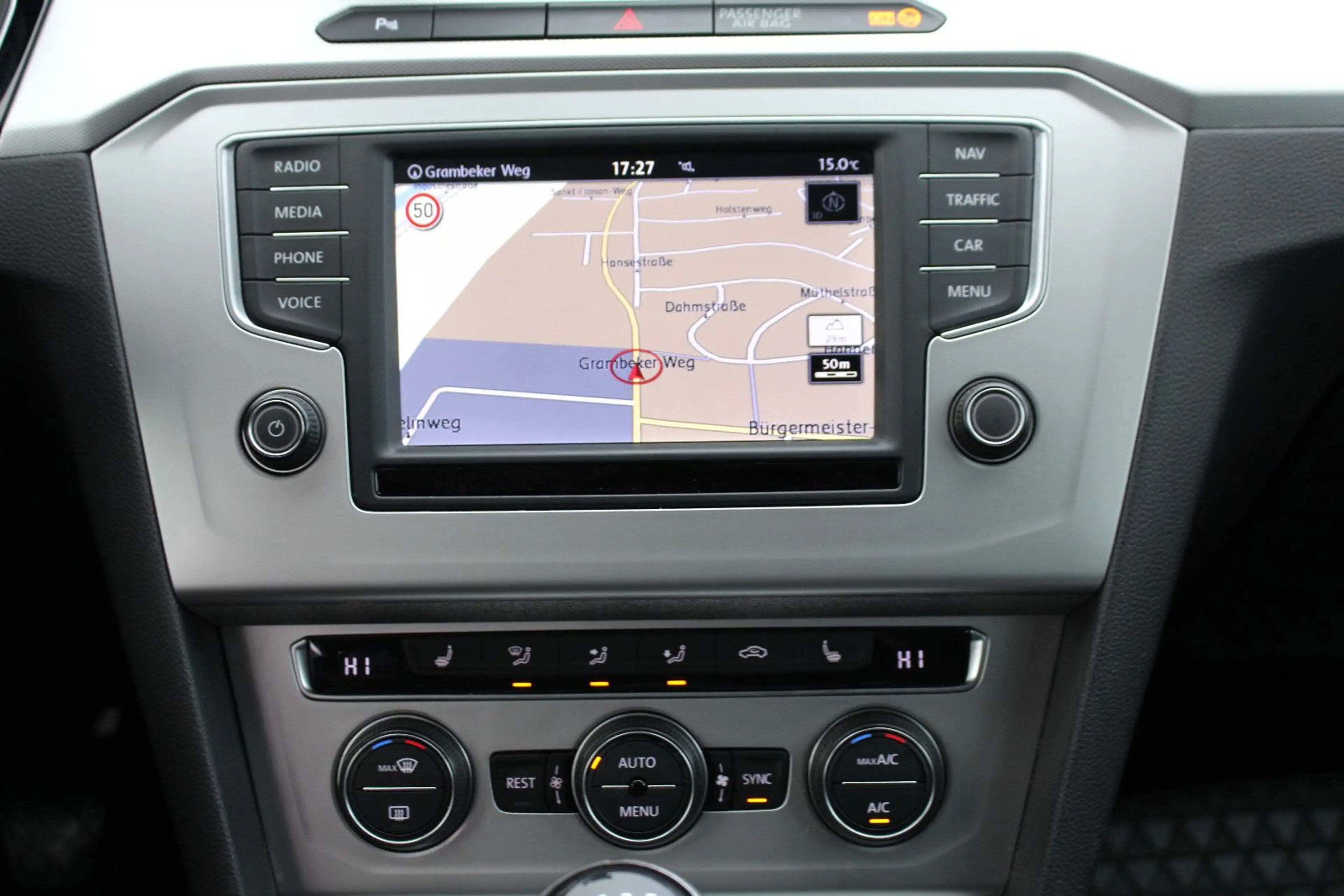 Volkswagen Passat Variant Passat *S.Heft*Navi*AHK 2t*SHZ*Tempomat*APP*PDC* — photo 14