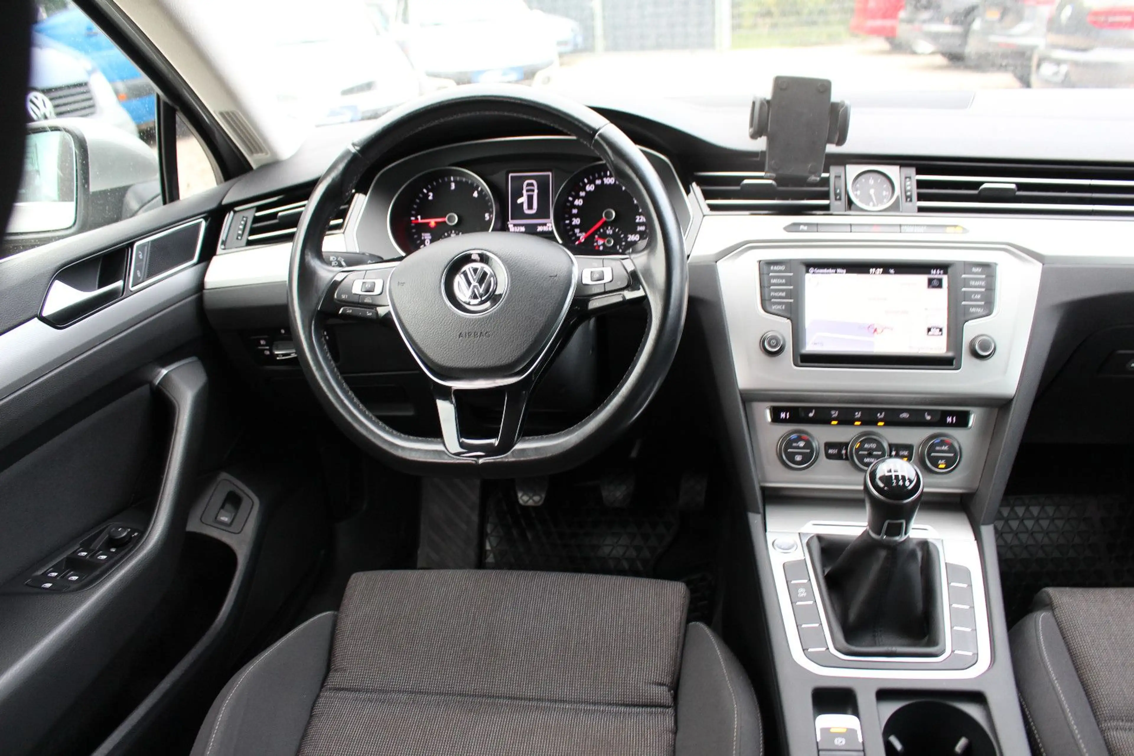 Volkswagen Passat Variant Passat *S.Heft*Navi*AHK 2t*SHZ*Tempomat*APP*PDC* — photo 13