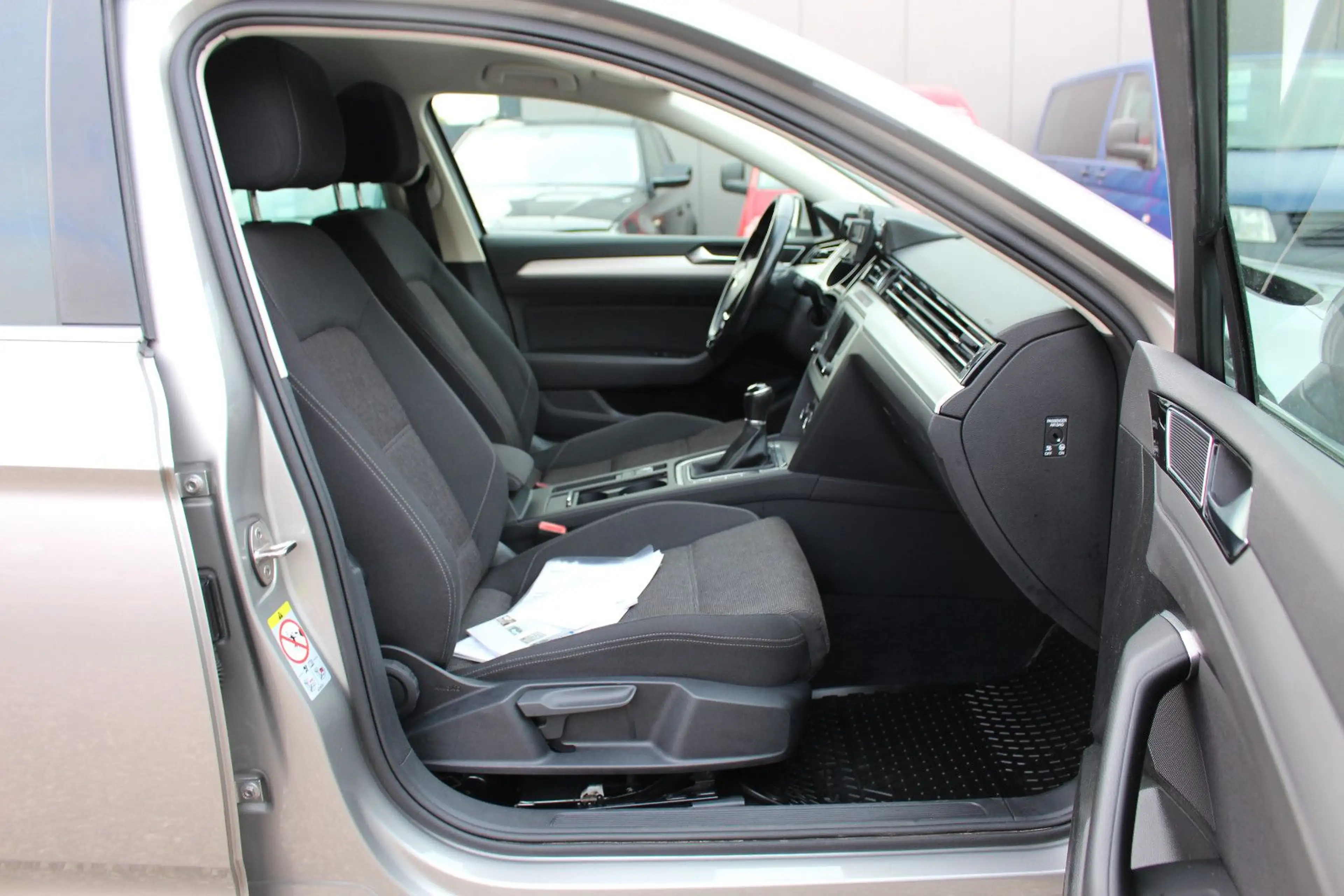 Volkswagen Passat Variant Passat *S.Heft*Navi*AHK 2t*SHZ*Tempomat*APP*PDC* — photo 8