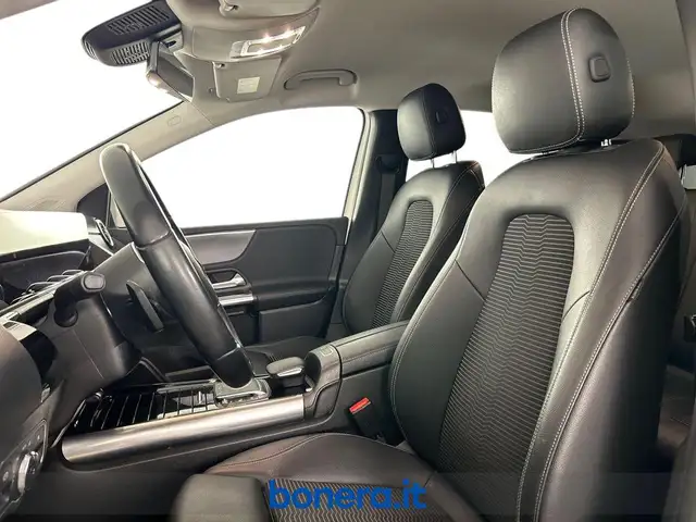 Mercedes-Benz B Class view 11