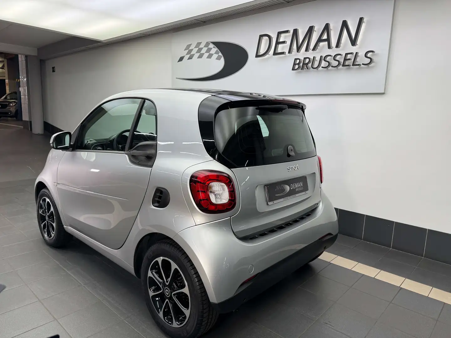 smart forTwo Coupé 0.9 Turbo Passion DCT-Auto -90 Ch -Pano. Silber - 2