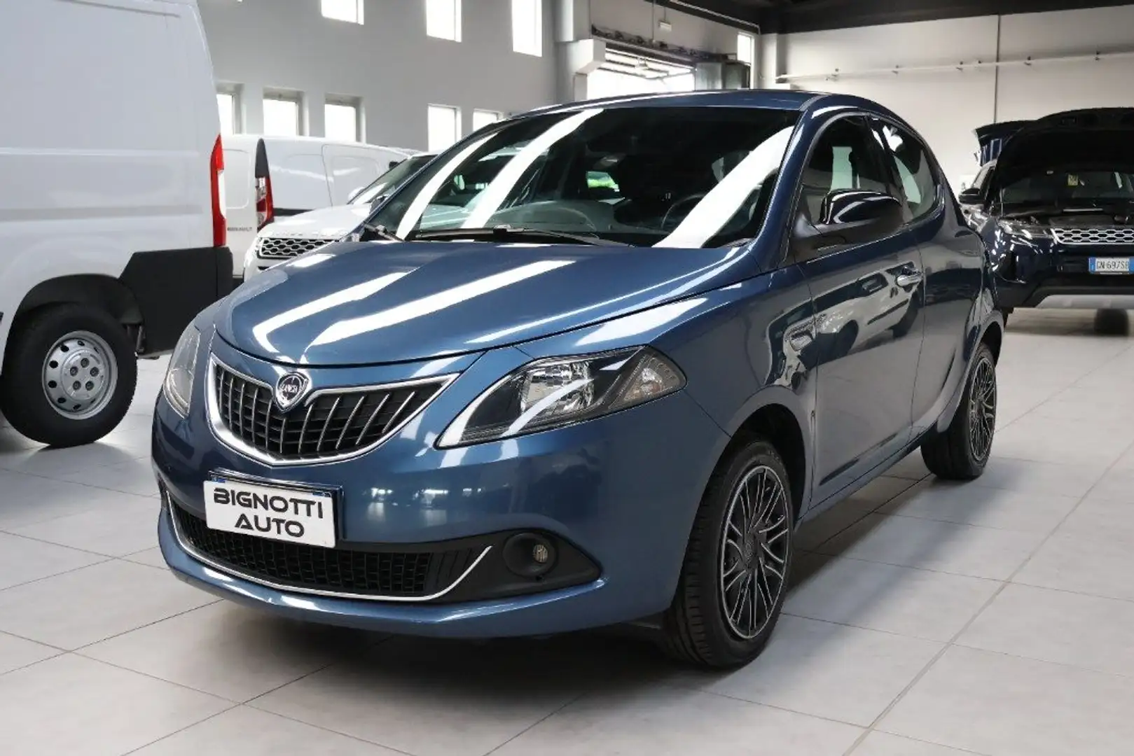 Lancia Ypsilon 1.0 FireFly 5 porte S&S Hybrid Silver Plus Bleu - 1