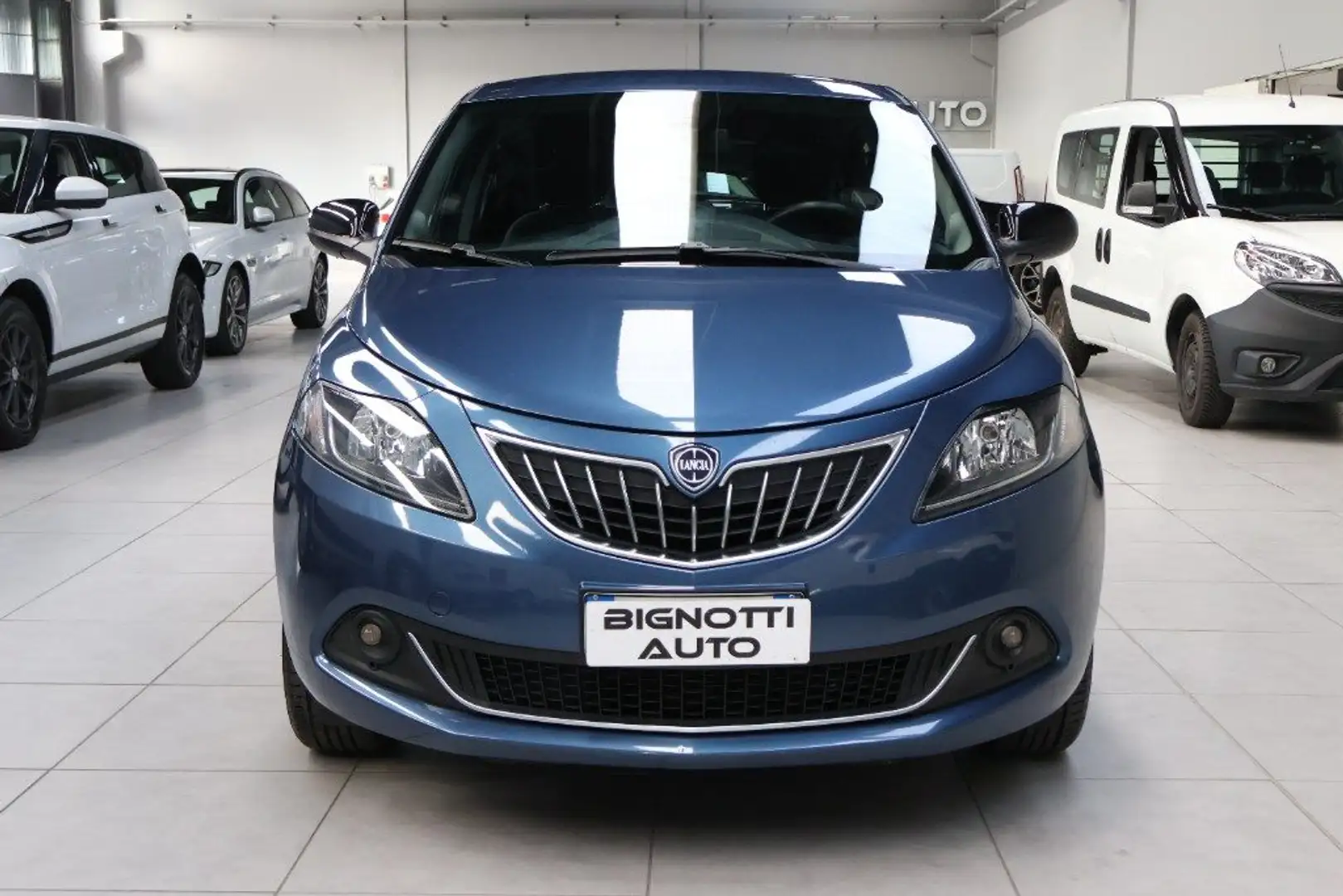 Lancia Ypsilon 1.0 FireFly 5 porte S&S Hybrid Silver Plus Bleu - 2