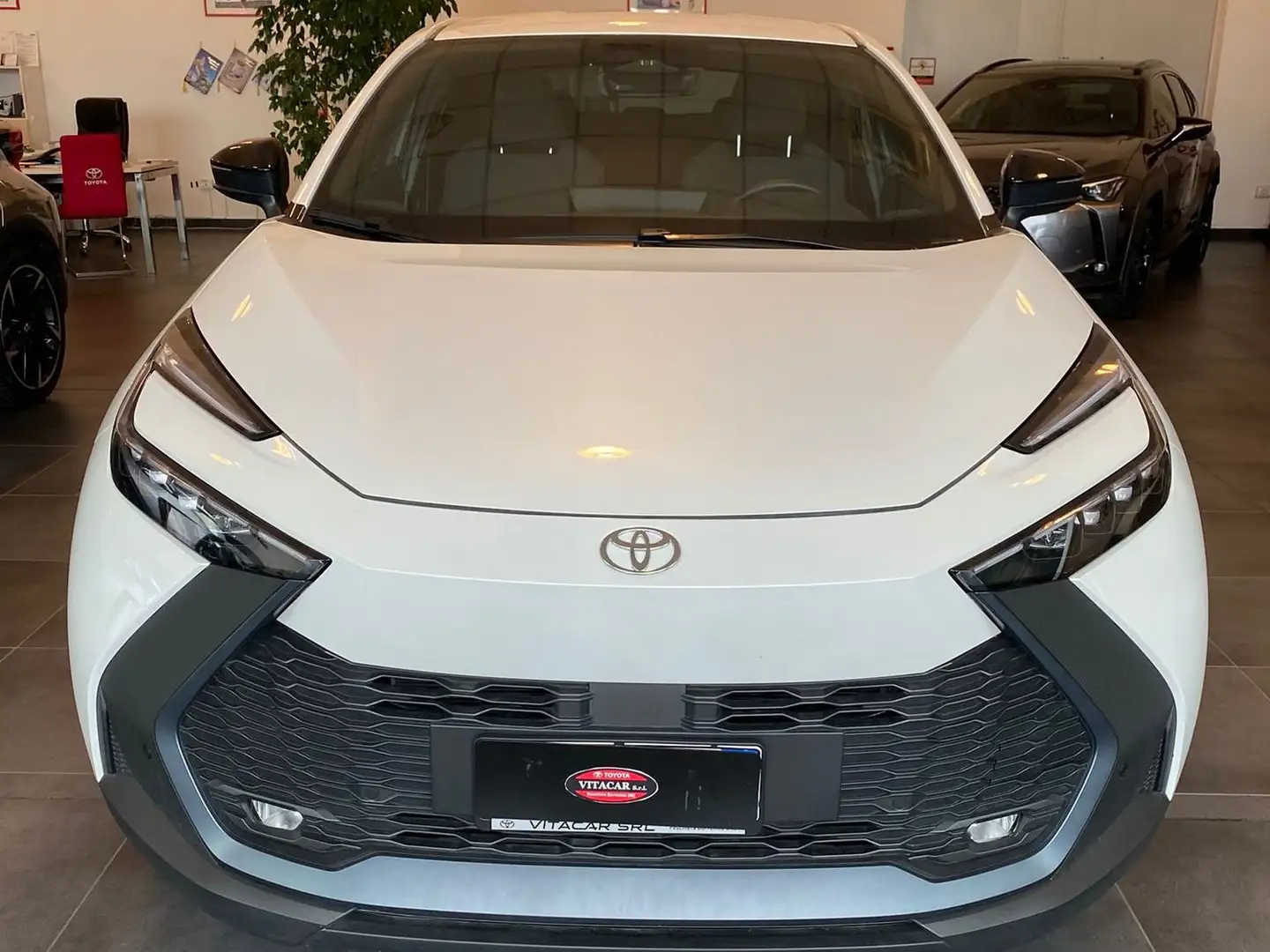 Toyota C-HR C-HR II 2023 1.8 hv Trend fwd e-cvt Blanc - 1