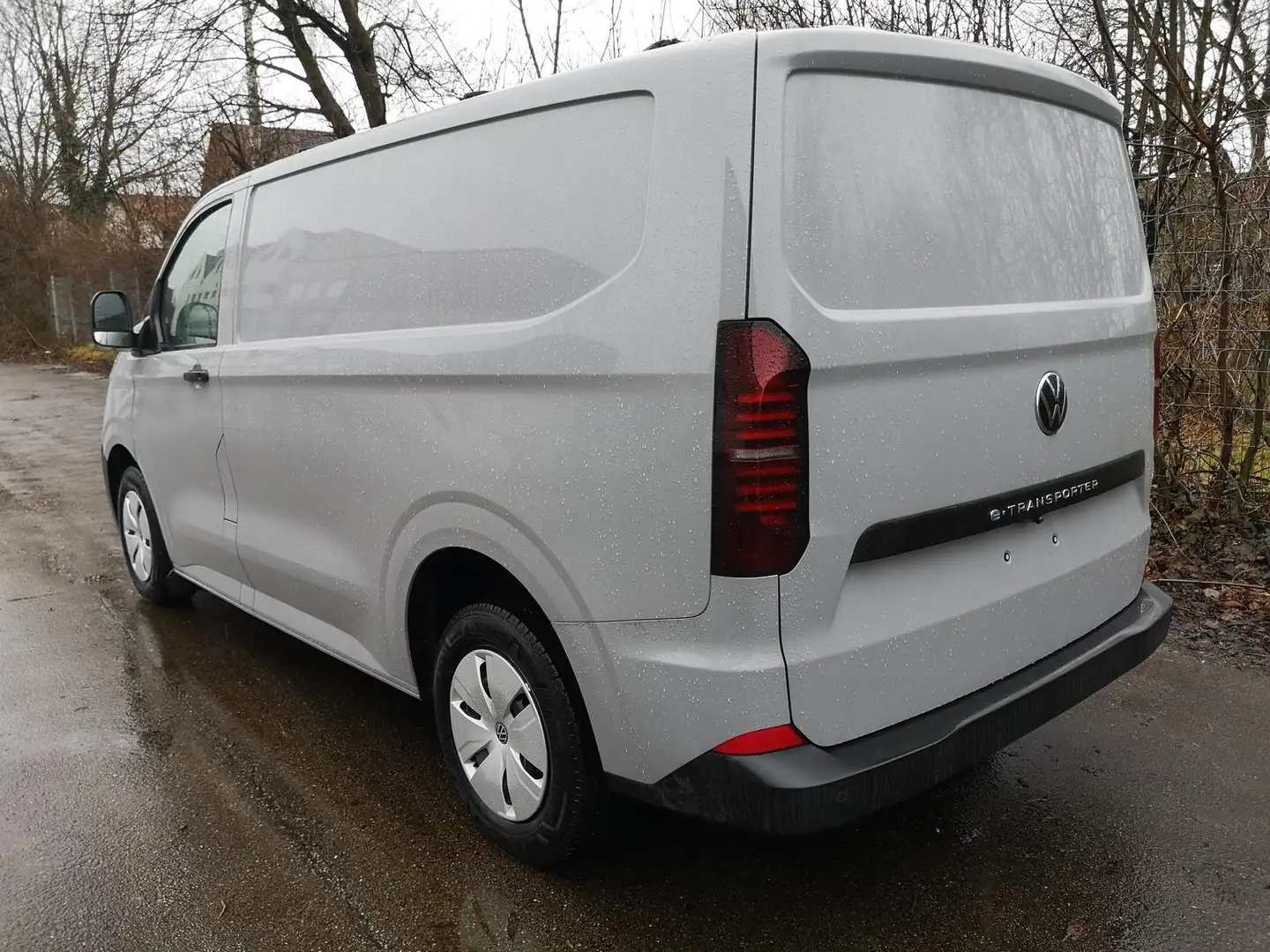 Volkswagen T7 Transporter Kastenwagen BEV 100 kW RWD KR 00 100 kW (136 PS) Grau - 2