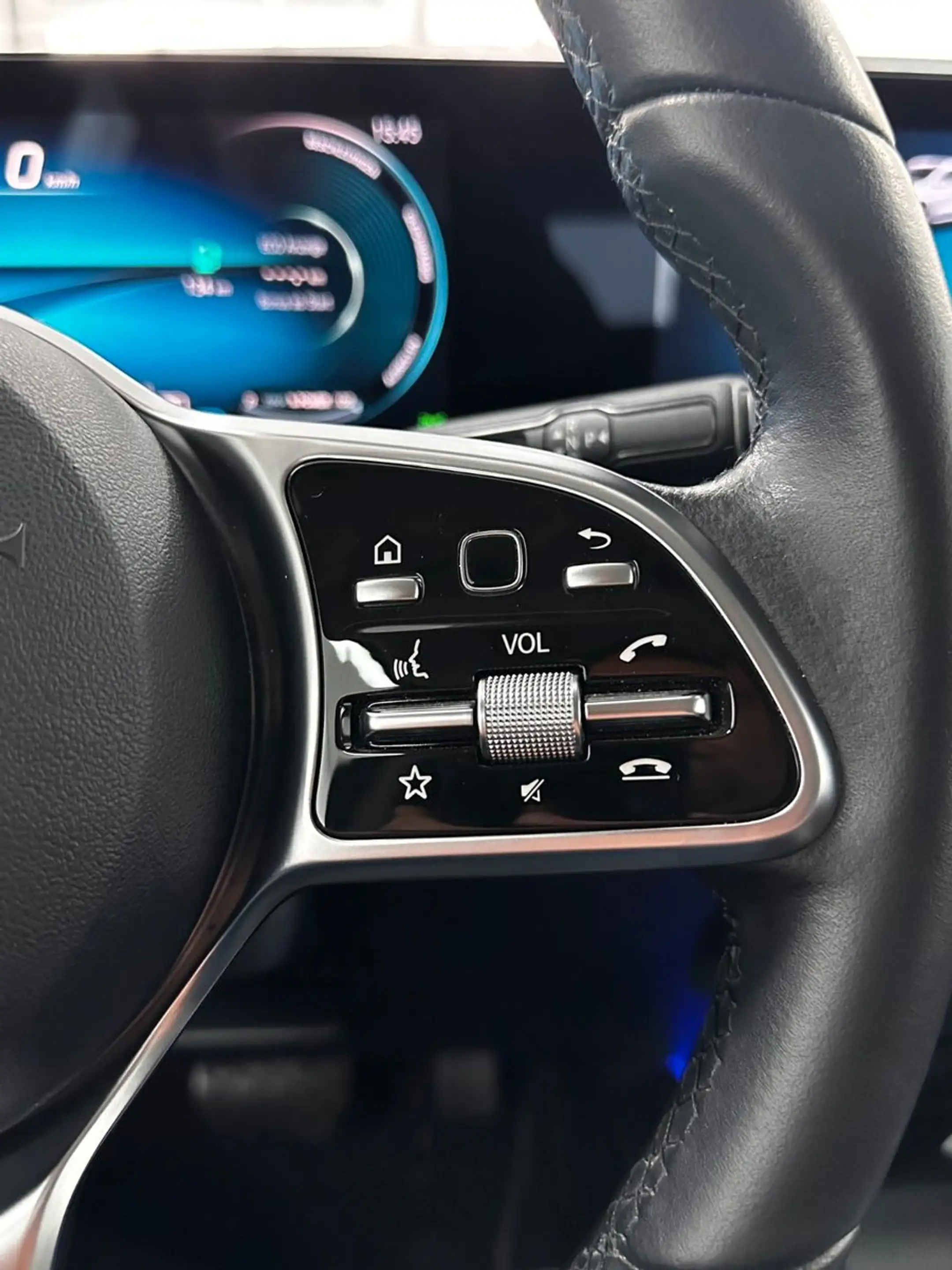 Mercedes-Benz EQA 250-NAVI-LED-M-BUX-KAMERA- — photo 14