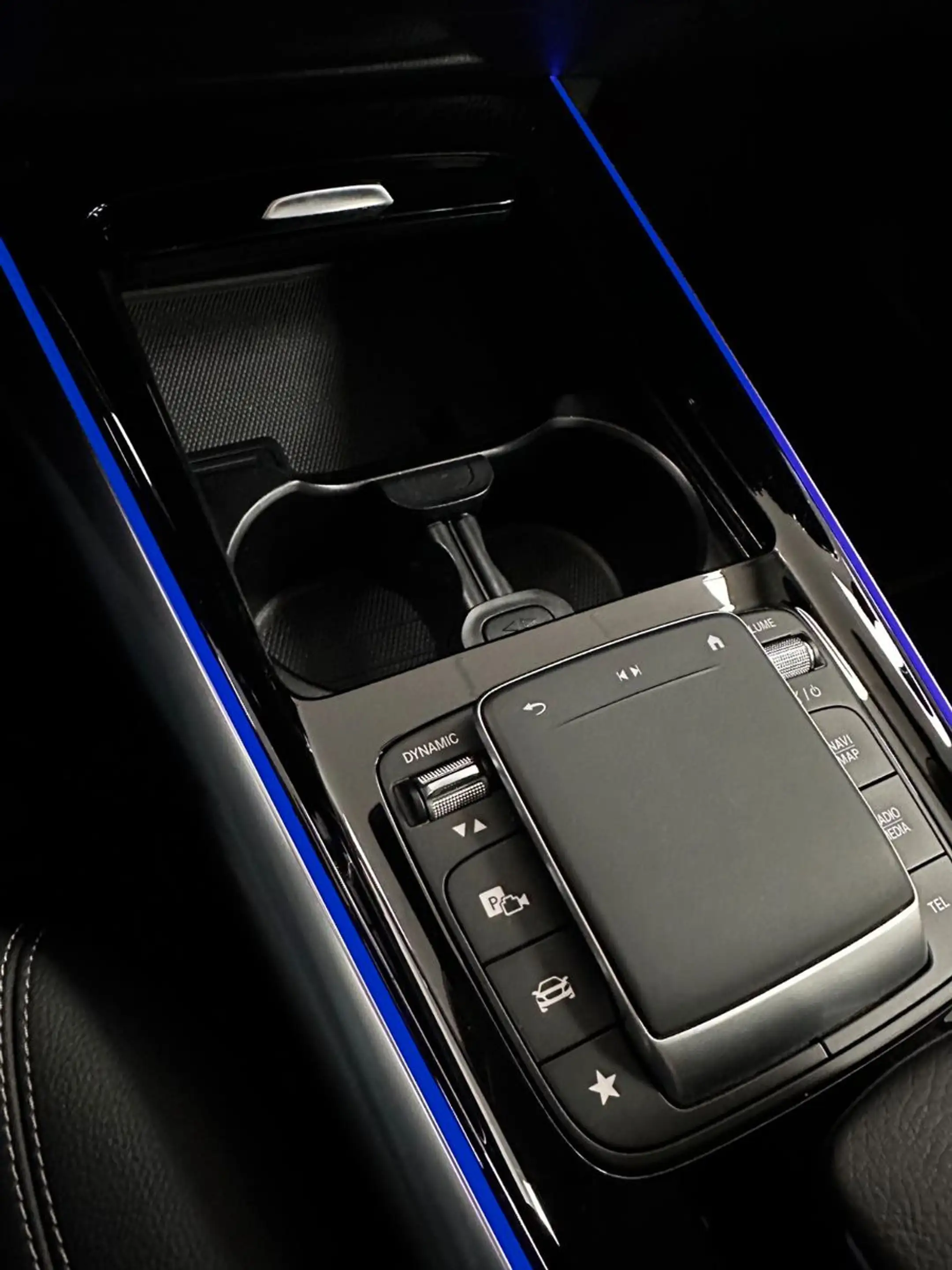 Mercedes-Benz EQA 250-NAVI-LED-M-BUX-KAMERA- — photo 11