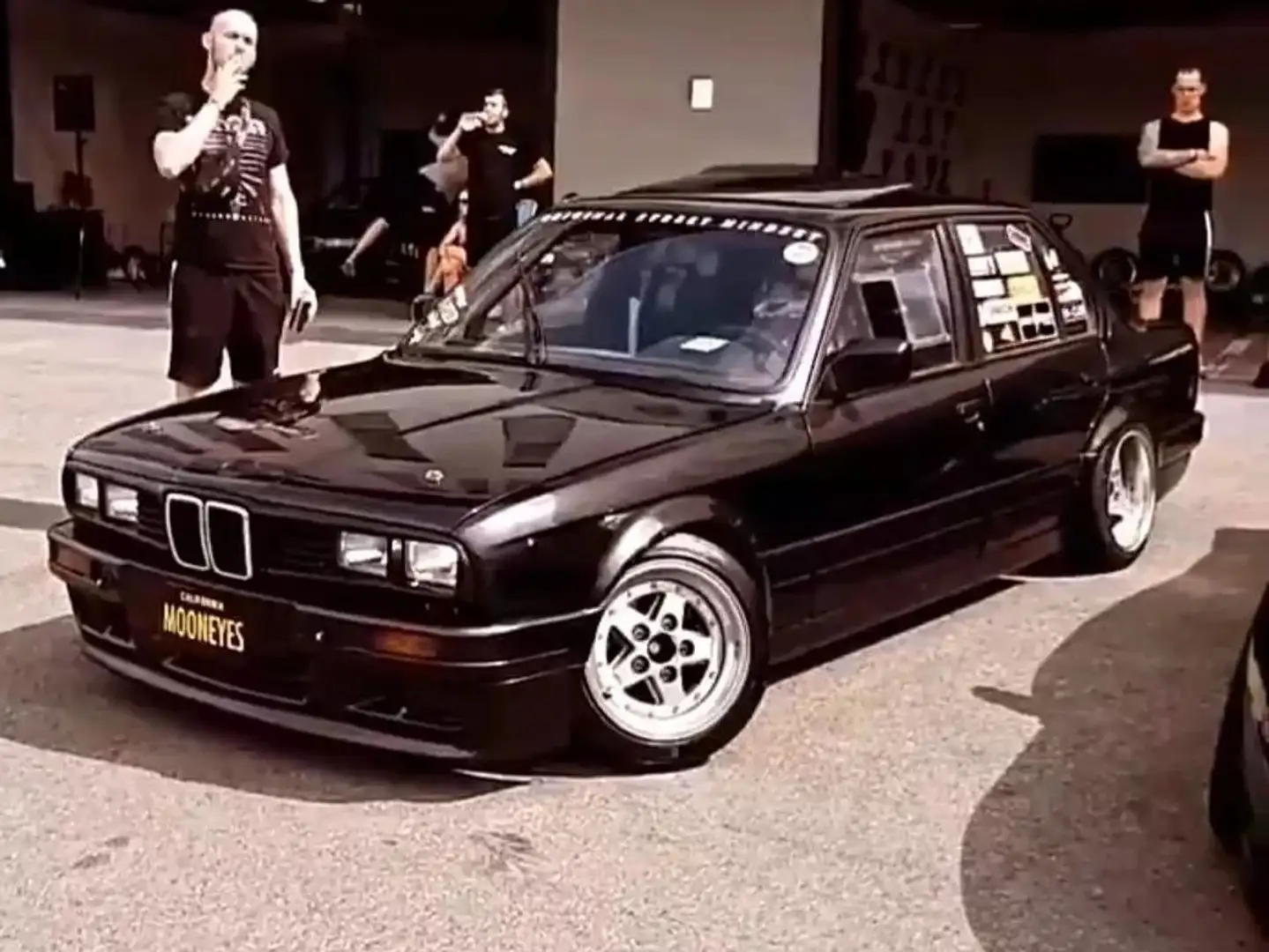 BMW 325 330i crna - 1