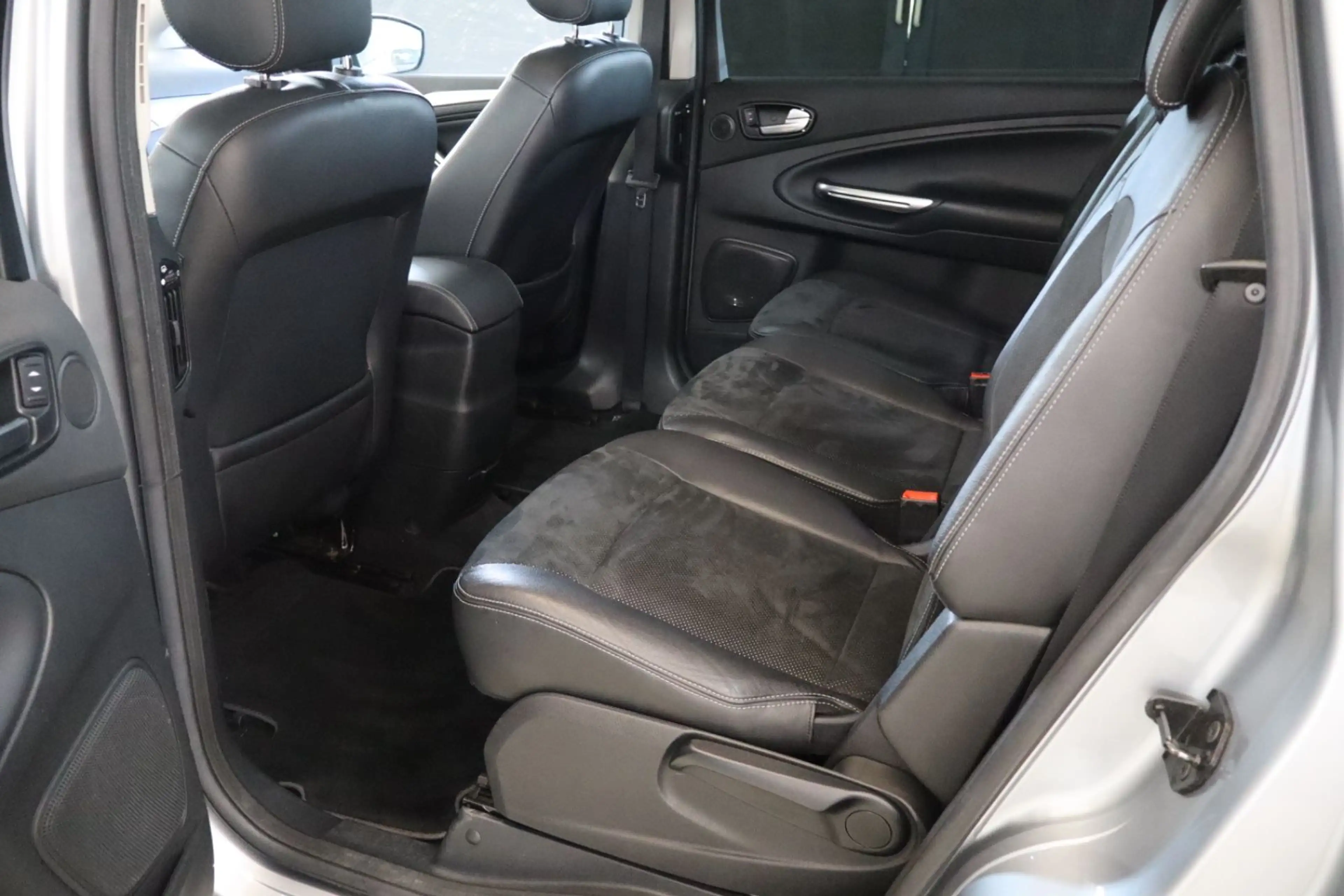 Ford S-Max S-MAX Titanium*TÜV*PDC* — photo 15