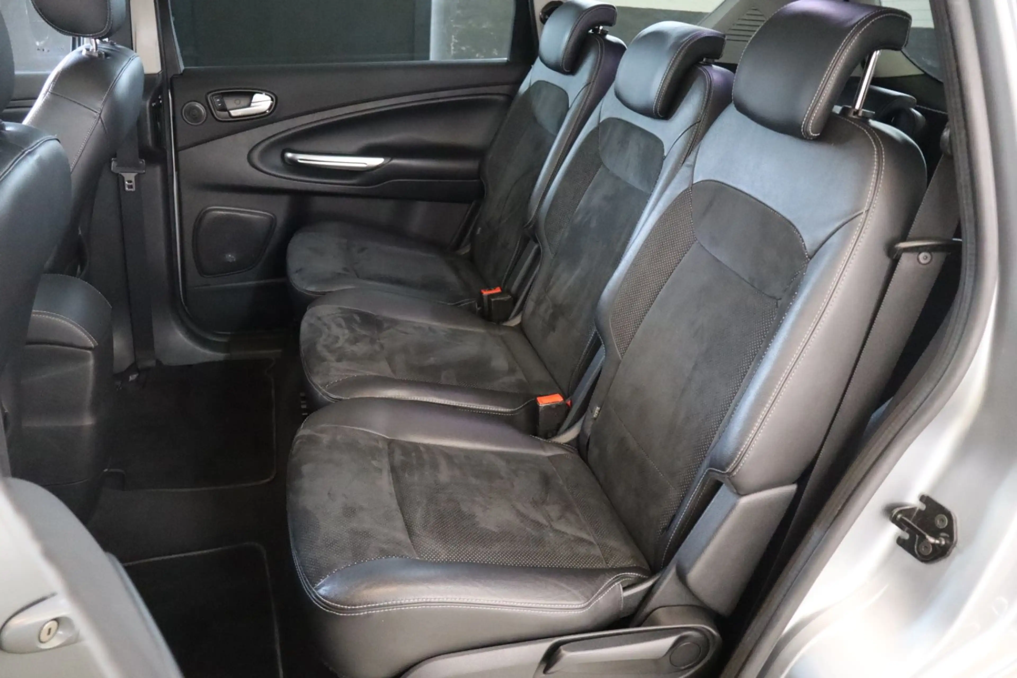 Ford S-Max S-MAX Titanium*TÜV*PDC* — photo 14