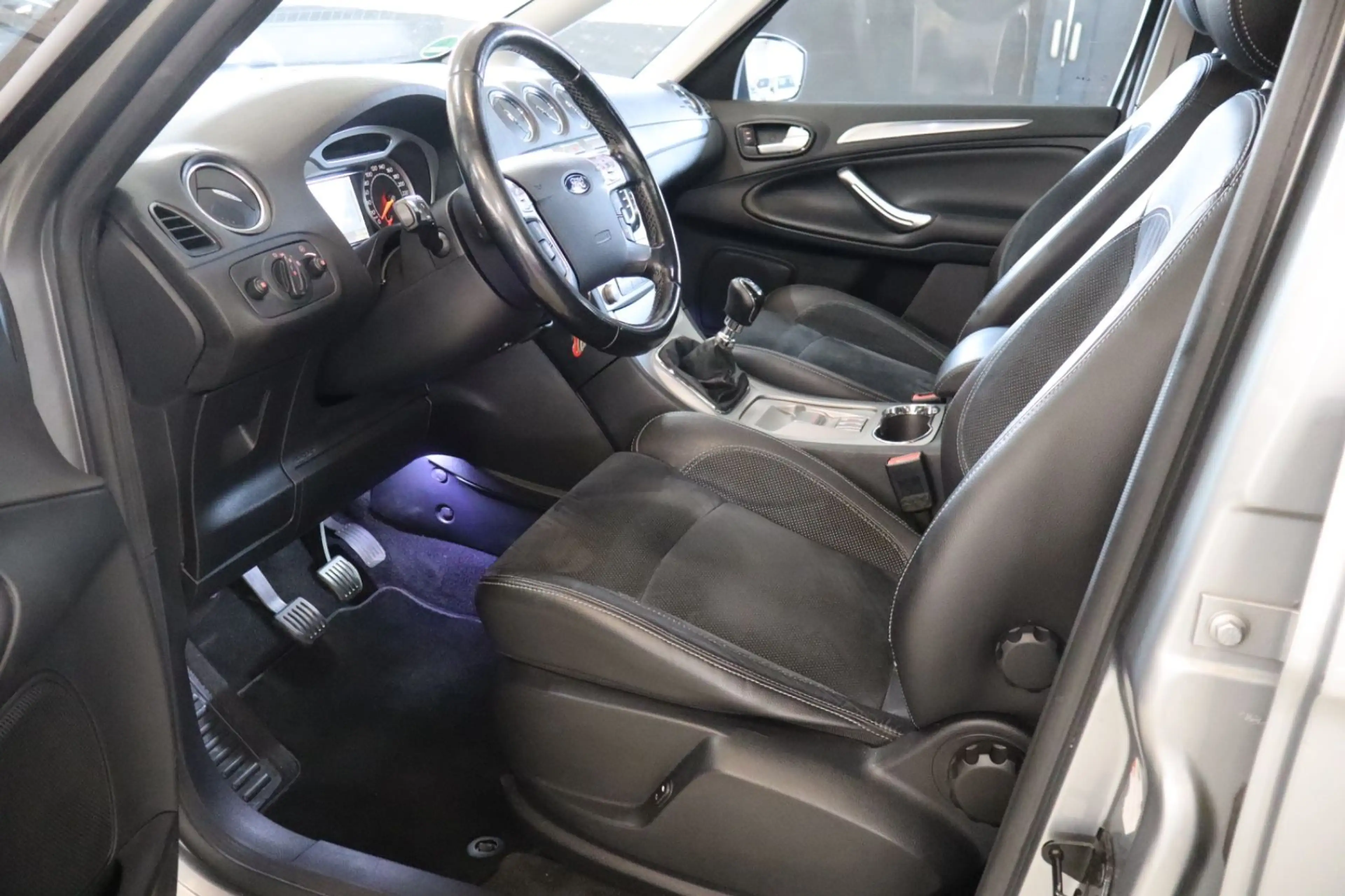 Ford S-Max S-MAX Titanium*TÜV*PDC* — photo 11