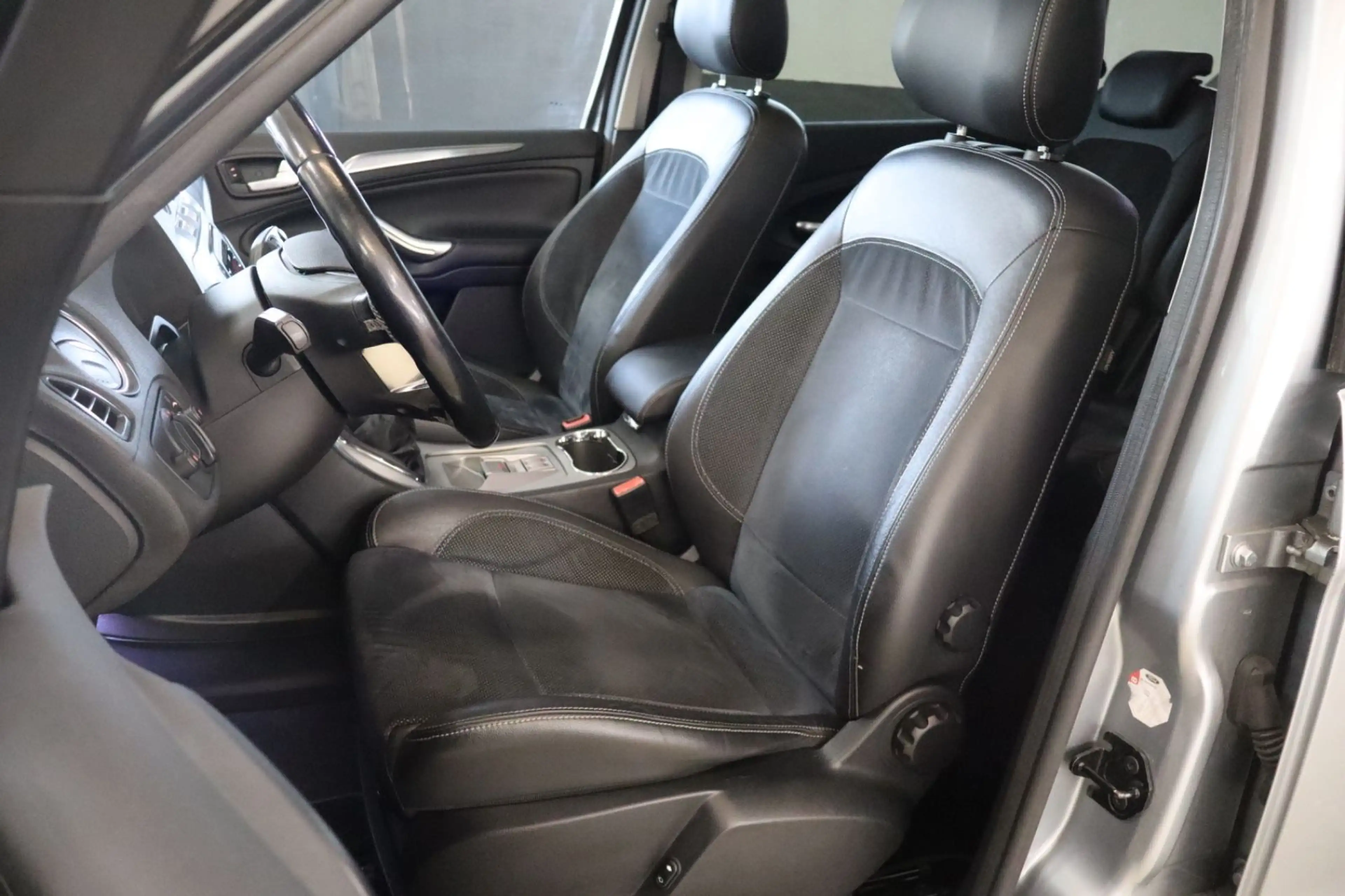 Ford S-Max S-MAX Titanium*TÜV*PDC* — photo 10
