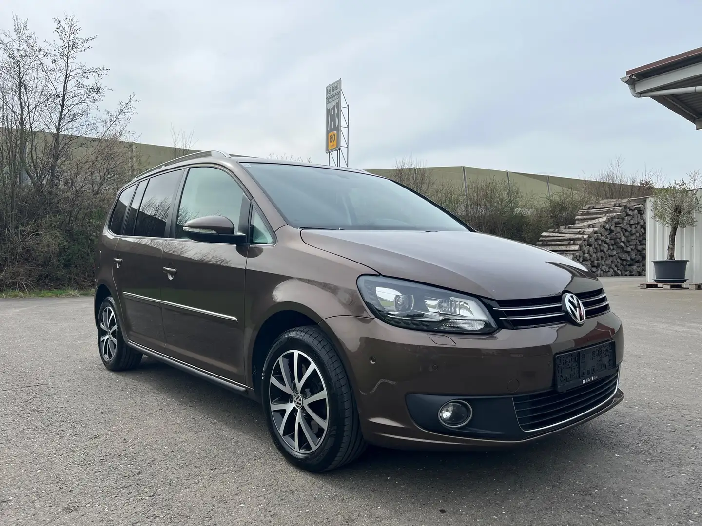 Volkswagen Touran Sky 2,0 TDI DPF Braun - 1