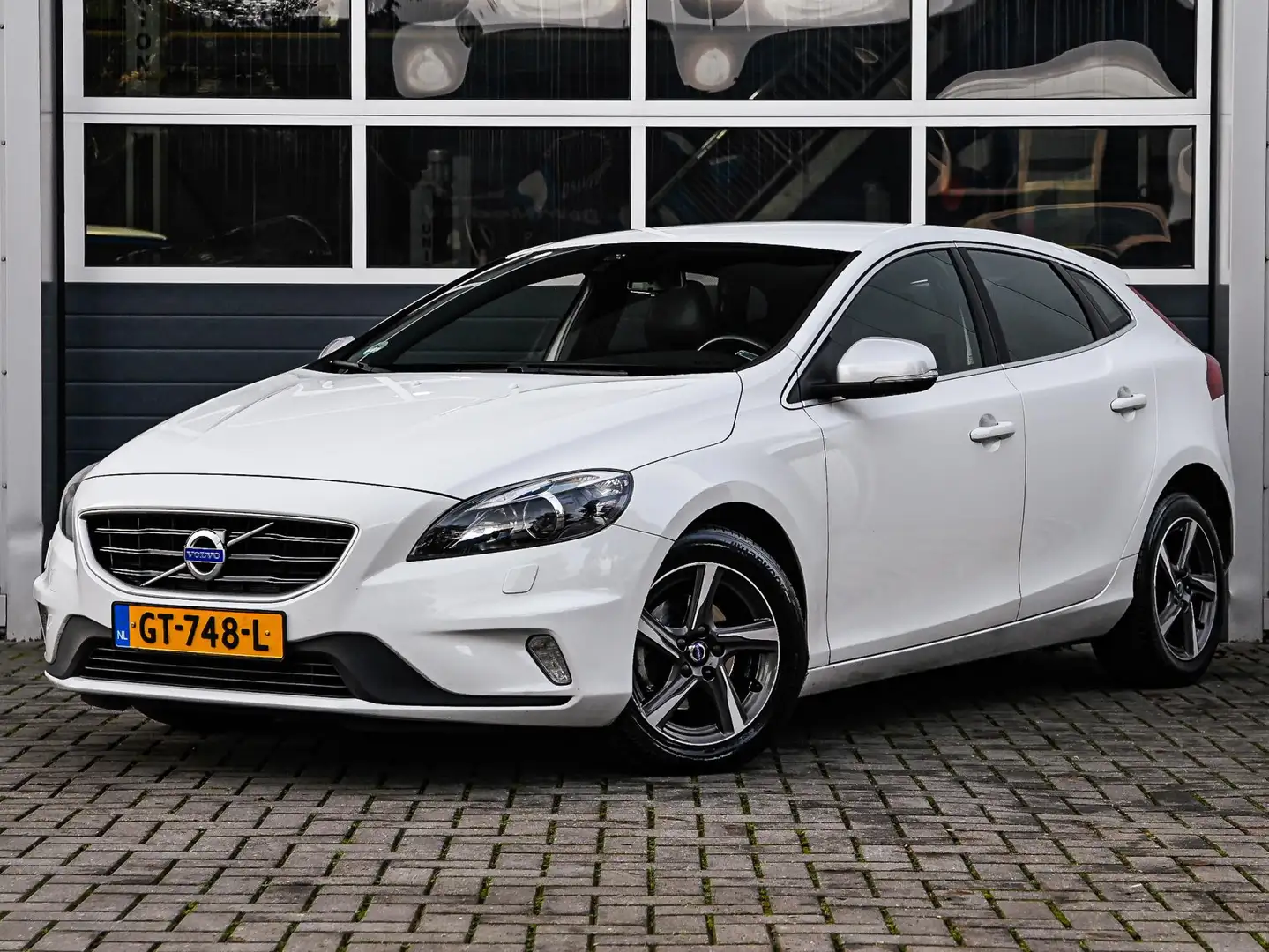 Volvo V40 2.0 D2 R-Design | Navi | Xenon | Leder/alcantara | Blanc - 1