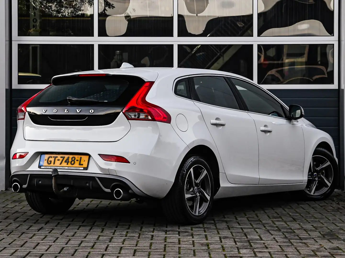 Volvo V40 2.0 D2 R-Design | Navi | Xenon | Leder/alcantara | Blanc - 2