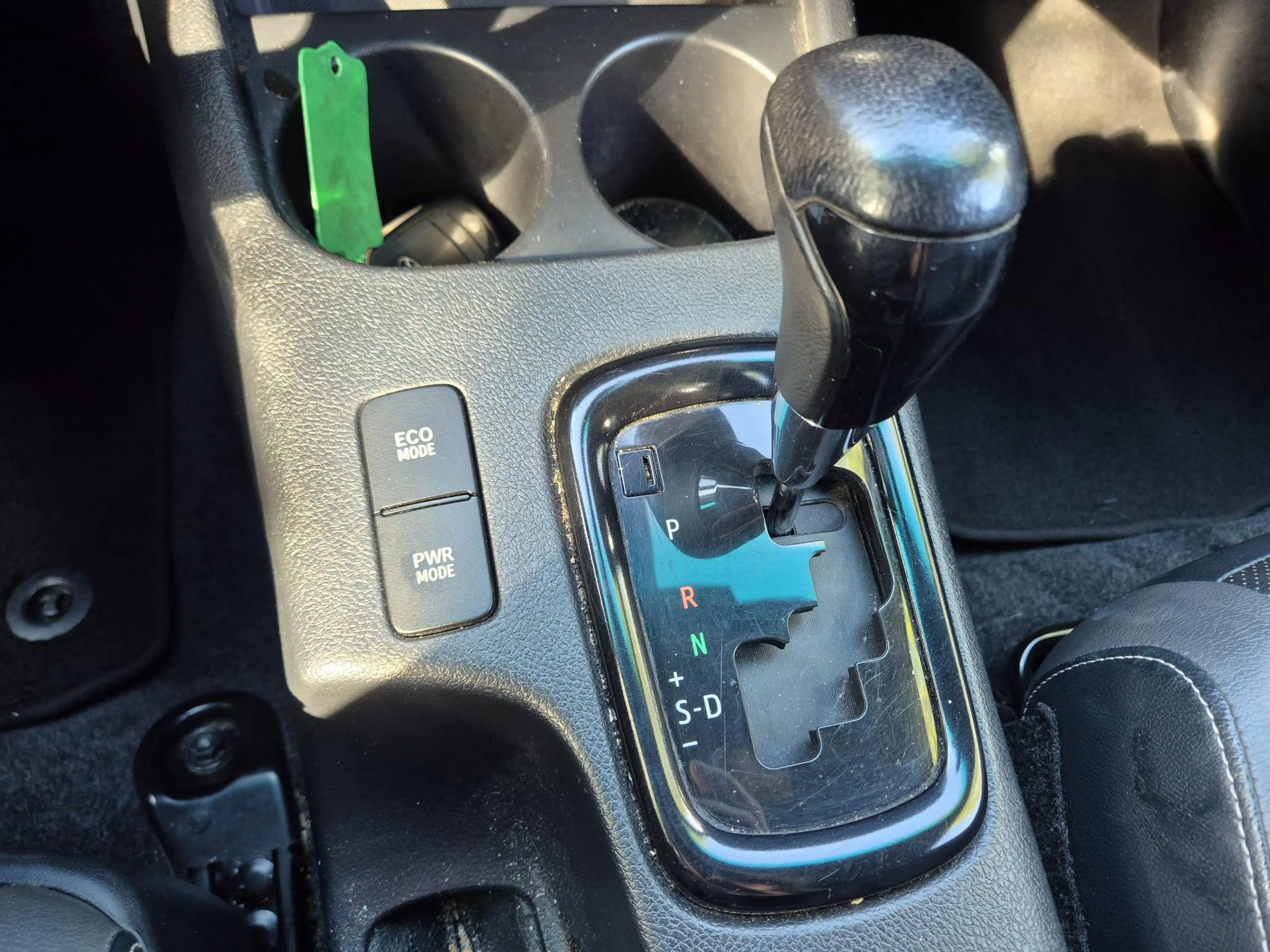 Toyota Hilux 2.8 D-4D Double Cab Invincible — photo 12