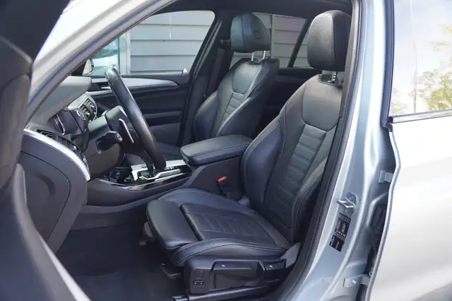 BMW X3 view 8
