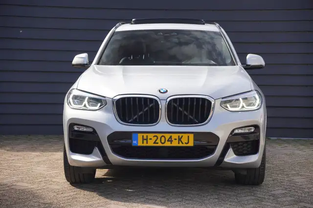 BMW X3 view 11