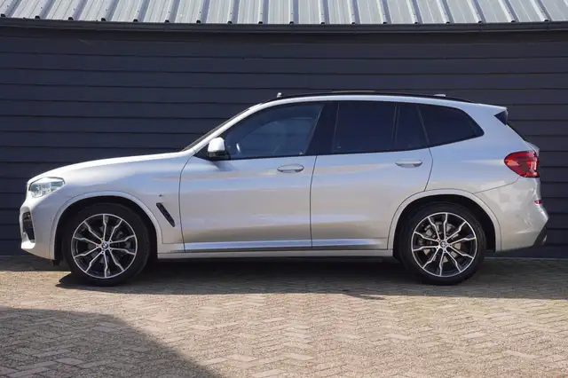 BMW X3 view 3