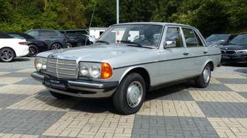 D Autom. W123 tolle Farbkombination