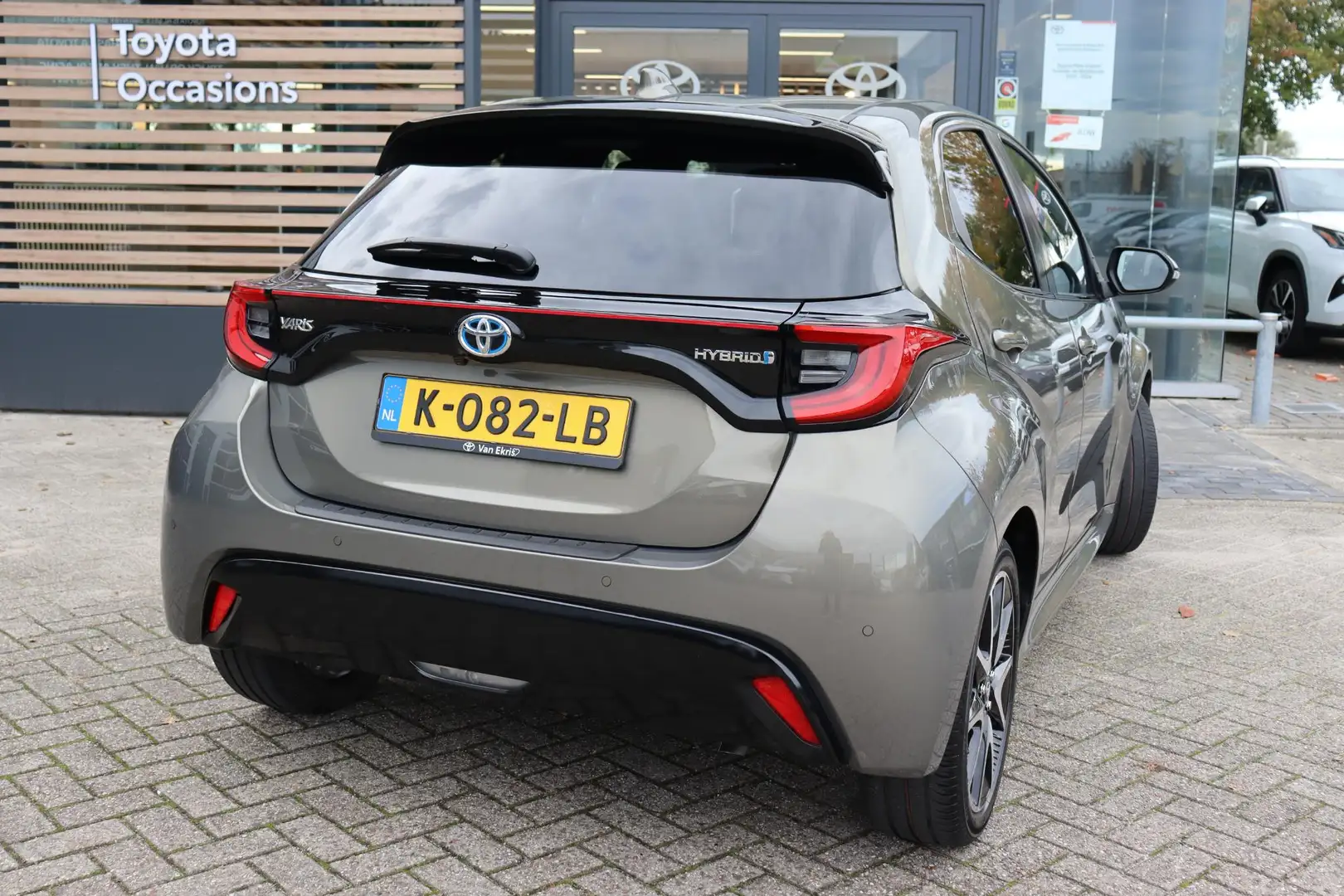 Toyota Yaris 1.5 Hybrid Executive Brun - 2