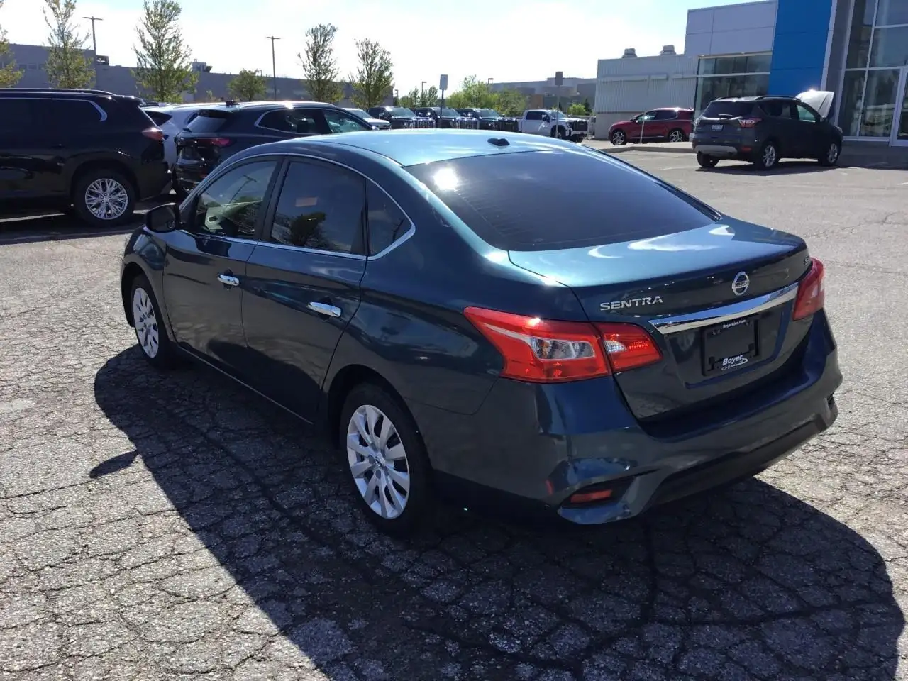 Nissan Sentra снимка Nissan Sentra