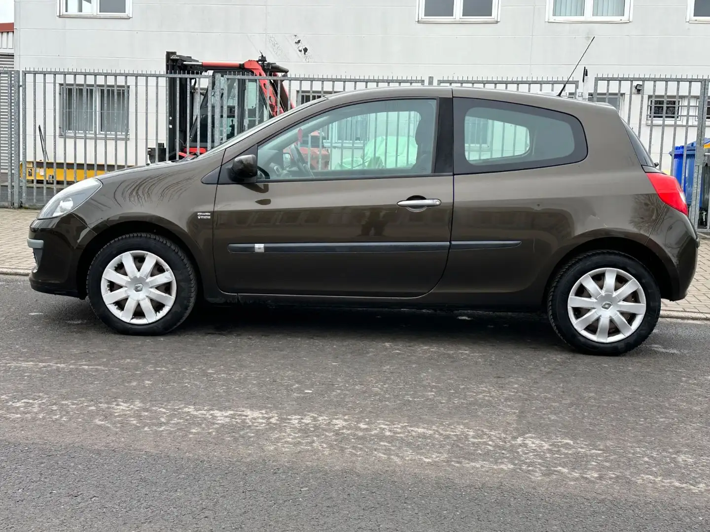 Renault Clio III 1.2 Benzin  Edition Dynamique Gold - 1
