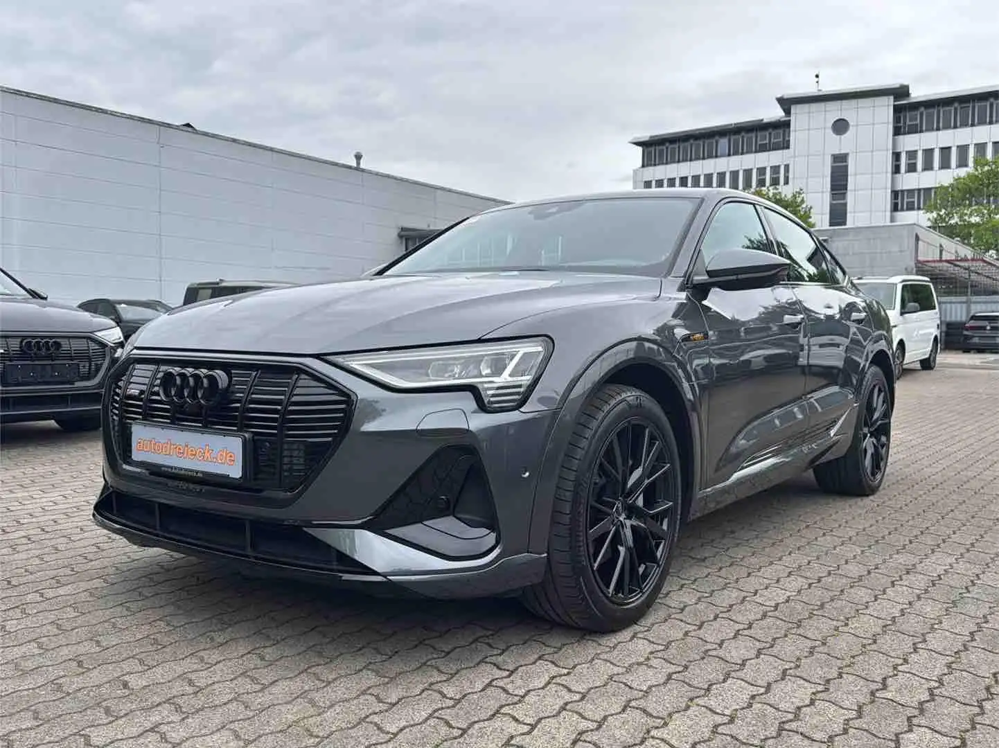 Audi e-tron Sportback 55 2x S line ACC PANO S-SITZE Grau - 1