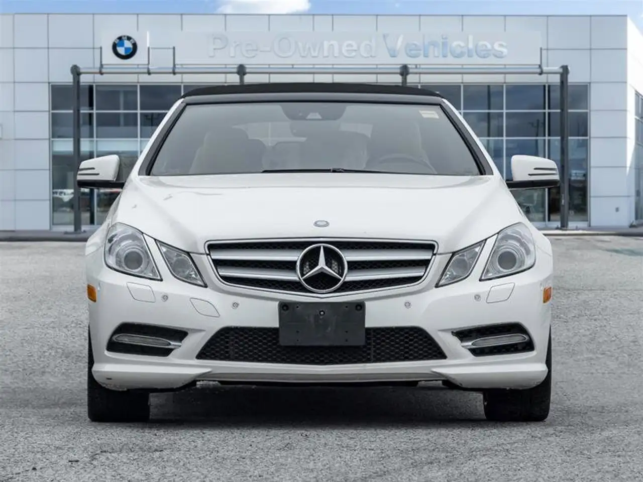 Mercedes-Benz E-Class снимка Mercedes-Benz E-Class