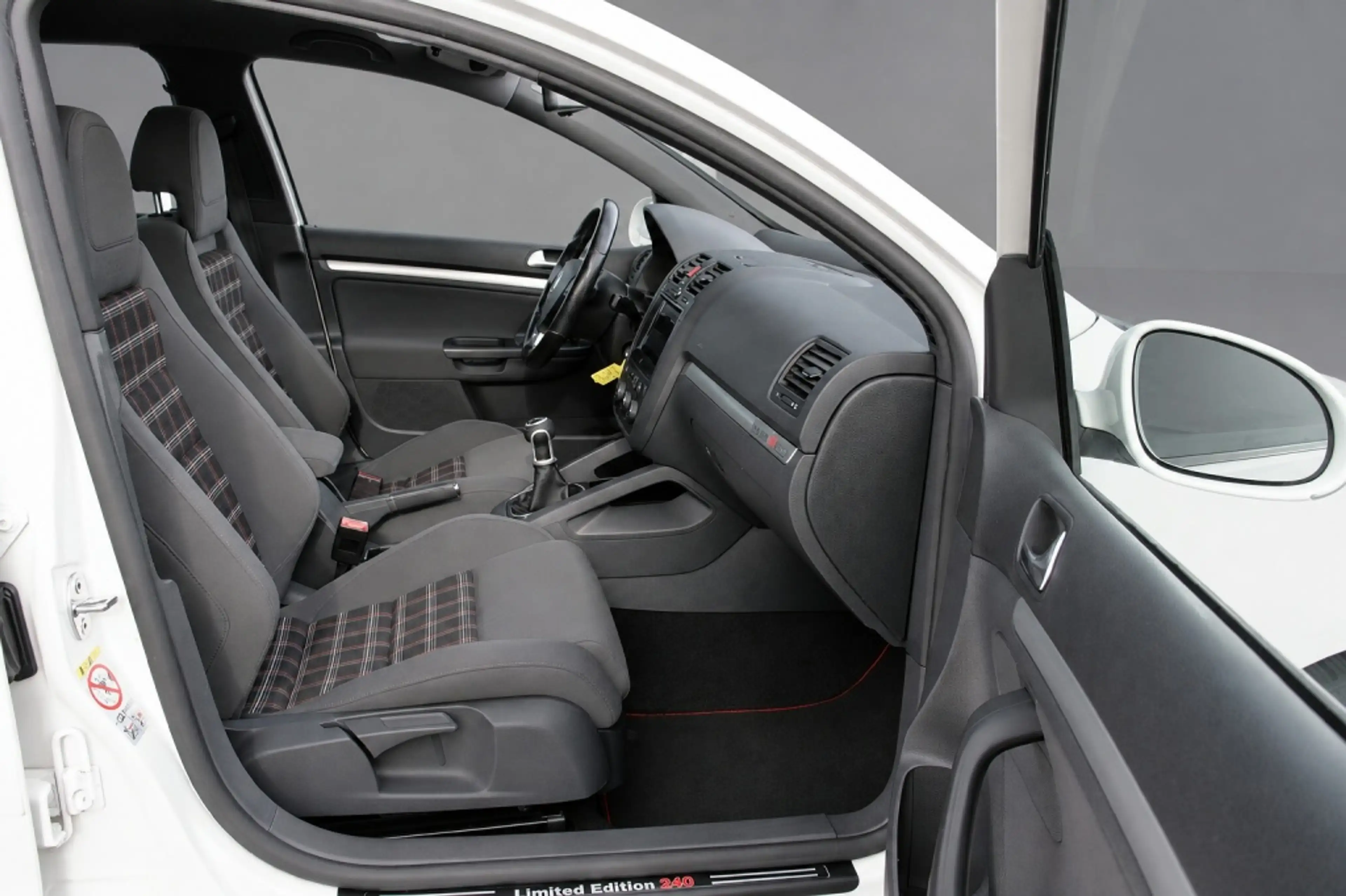 Volkswagen Golf GTI 2.0 TFSI — photo 9