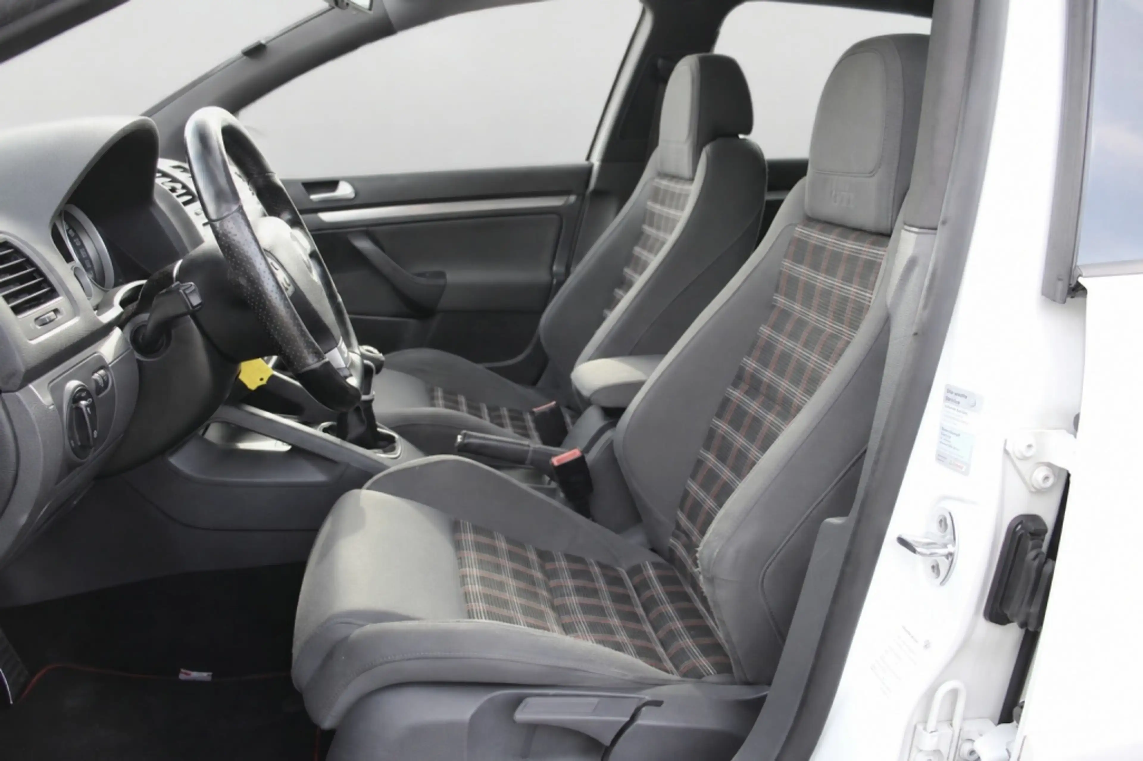 Volkswagen Golf GTI 2.0 TFSI — photo 13