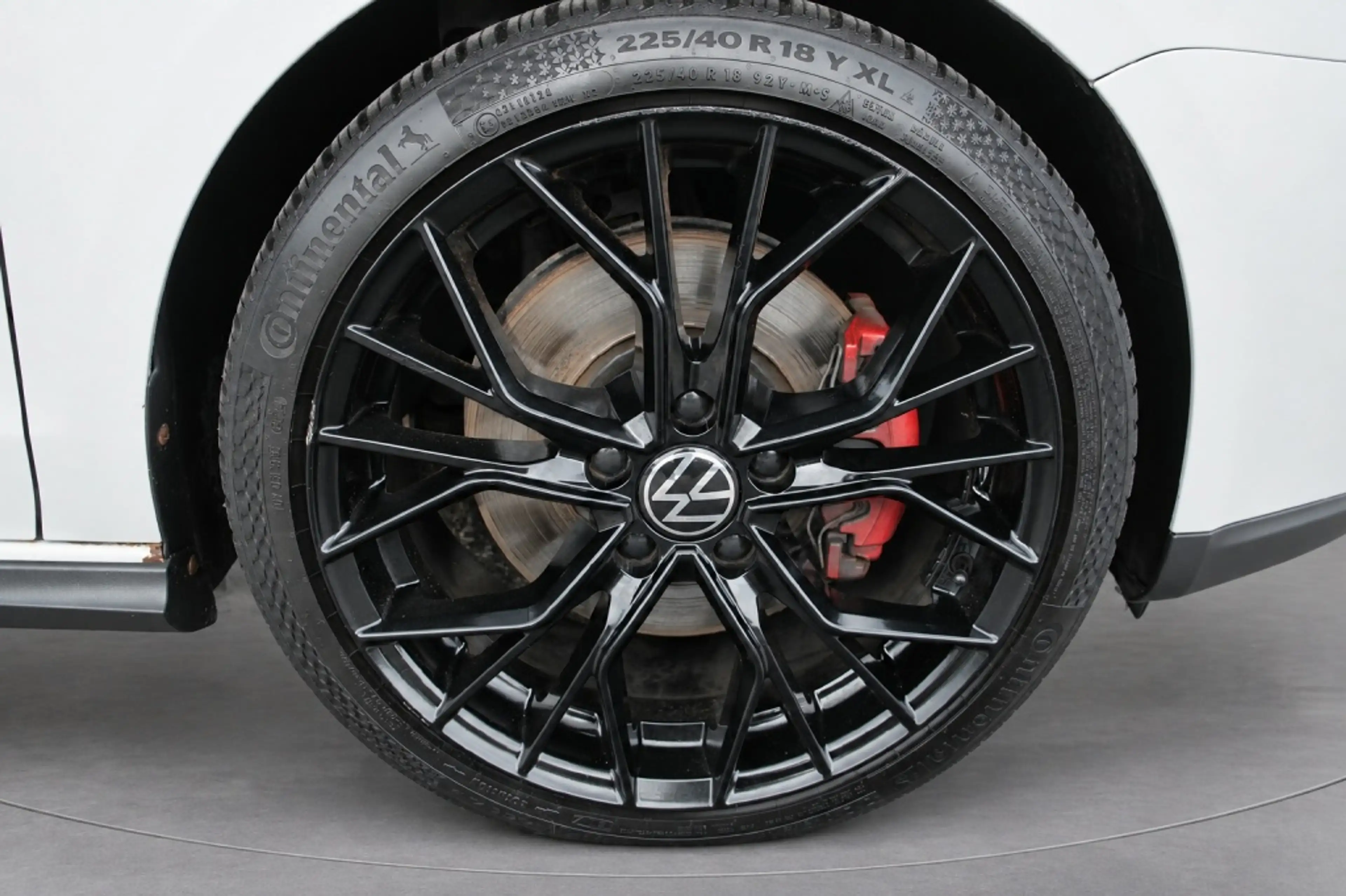 Volkswagen Golf GTI 2.0 TFSI — photo 15
