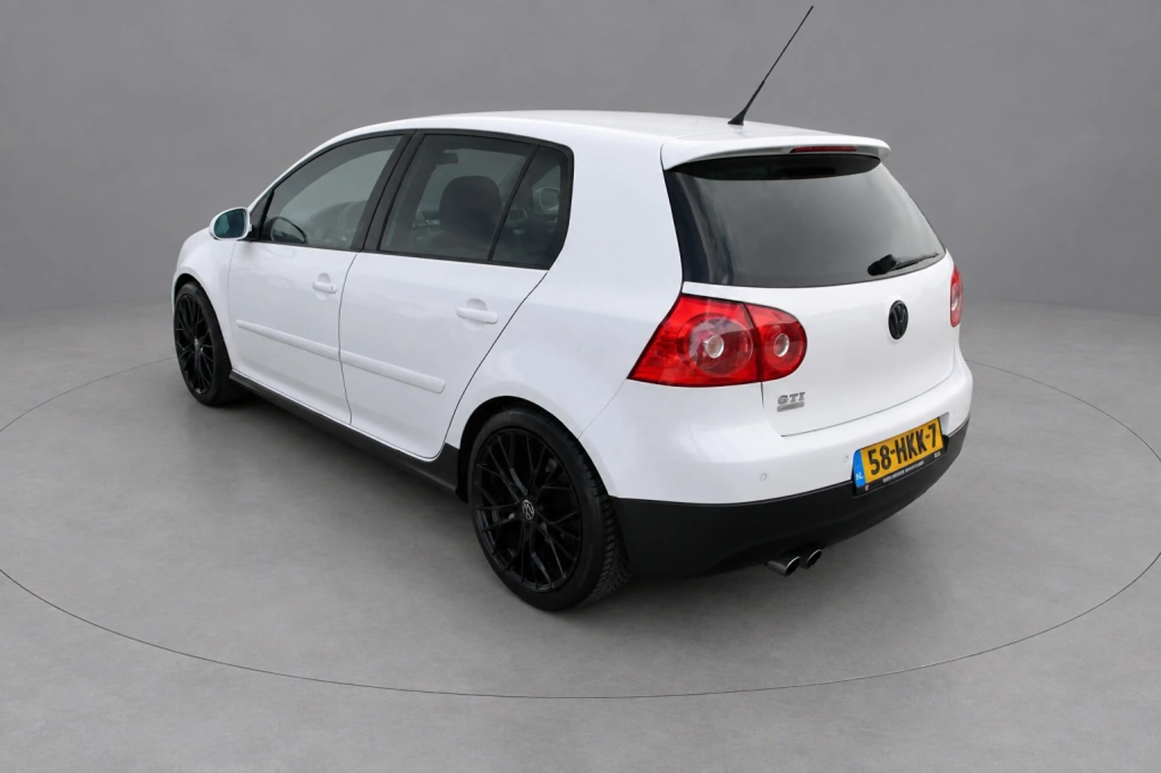 Volkswagen Golf GTI 2.0 TFSI — photo 7