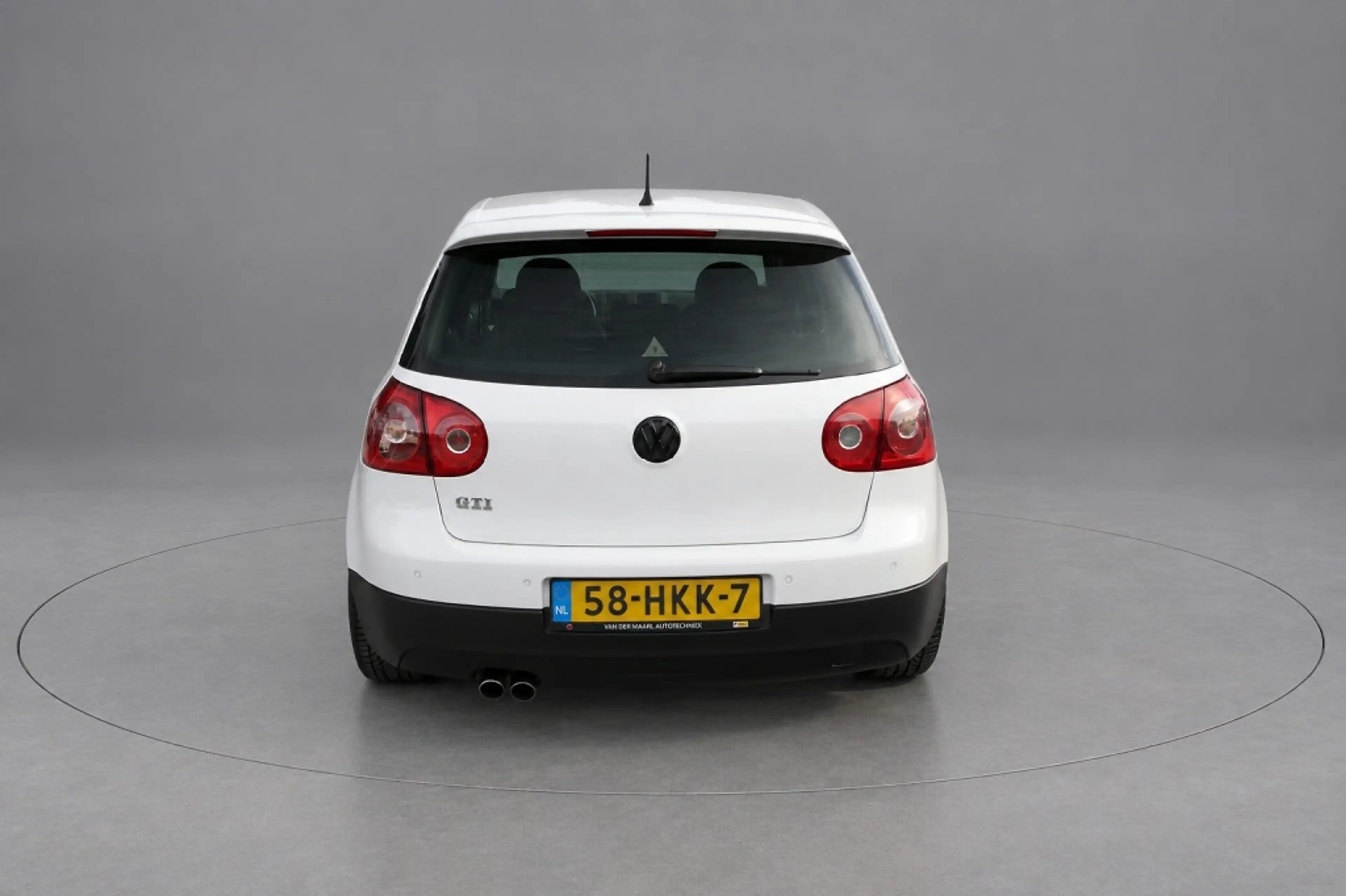 Volkswagen Golf GTI 2.0 TFSI — photo 6