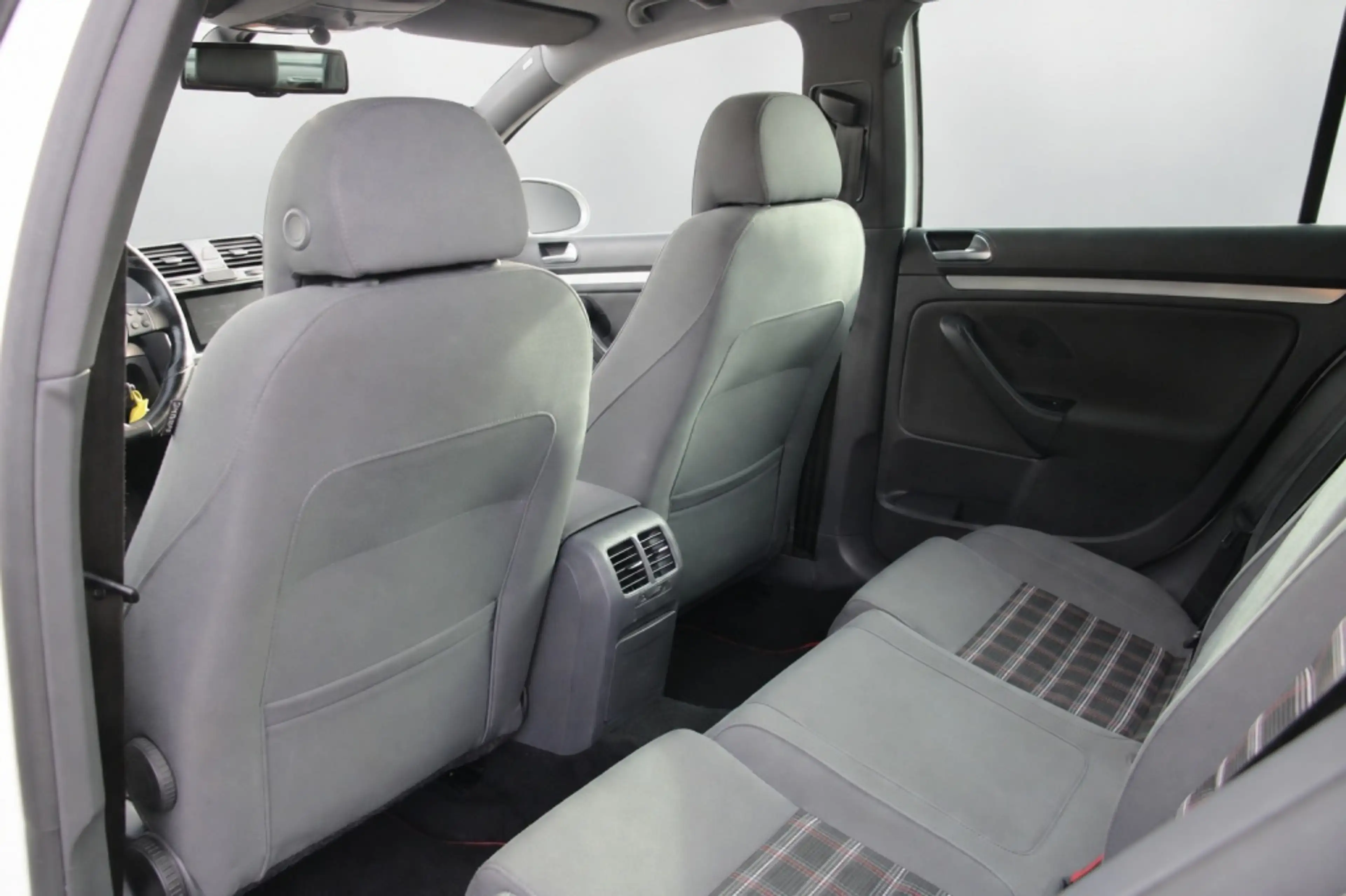Volkswagen Golf GTI 2.0 TFSI — photo 11