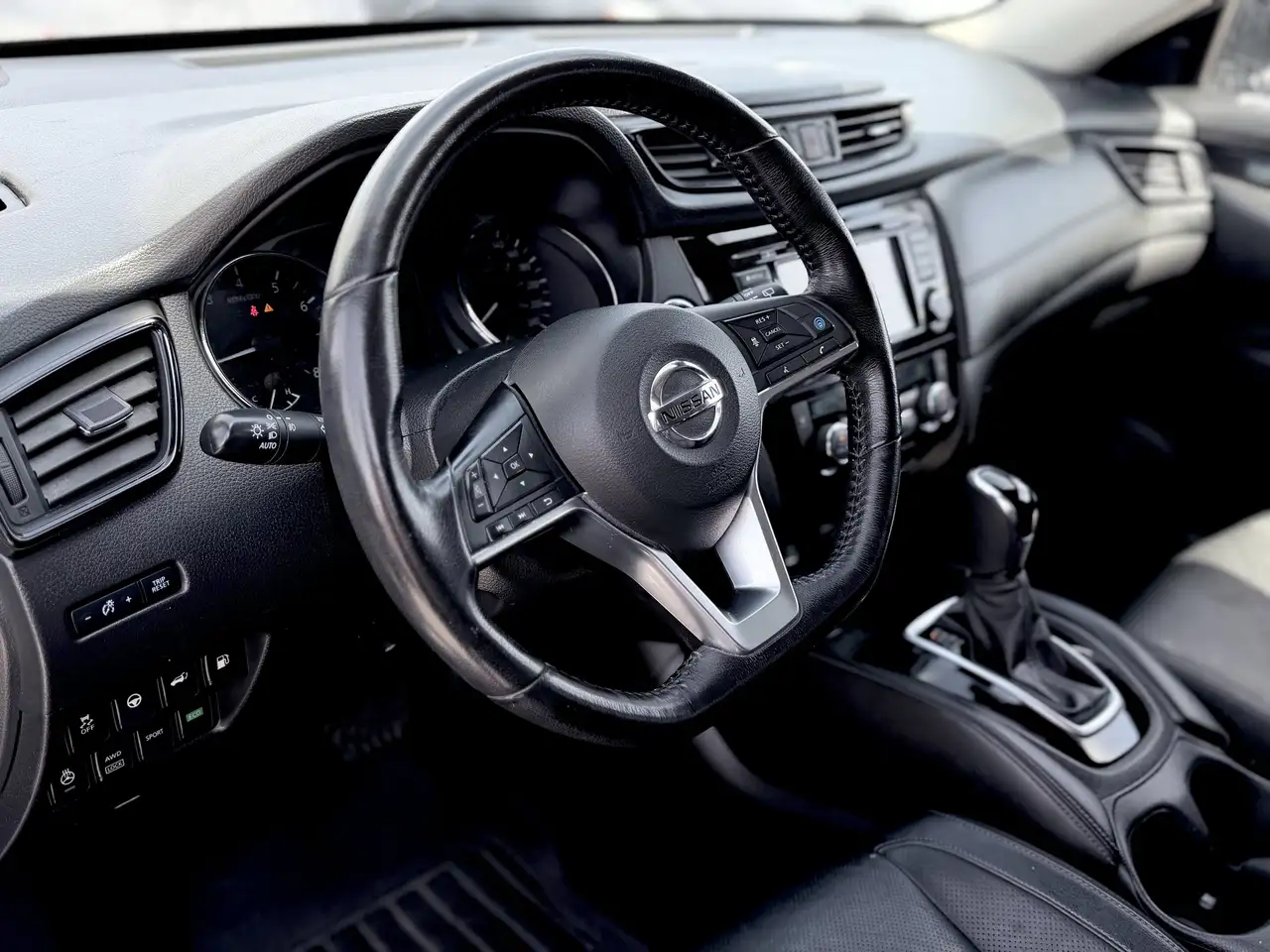 Nissan Rogue снимка Nissan Rogue