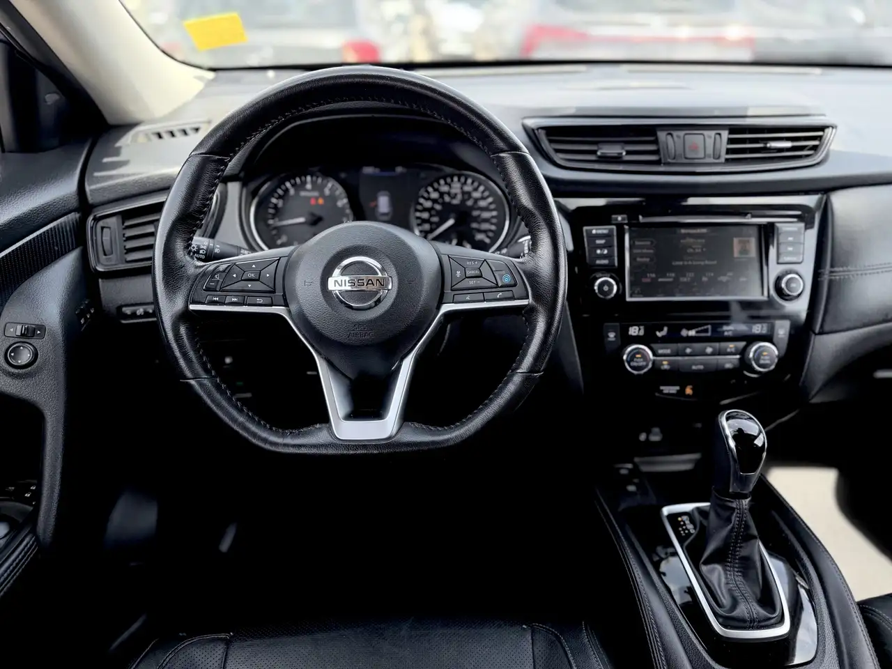 Nissan Rogue снимка Nissan Rogue