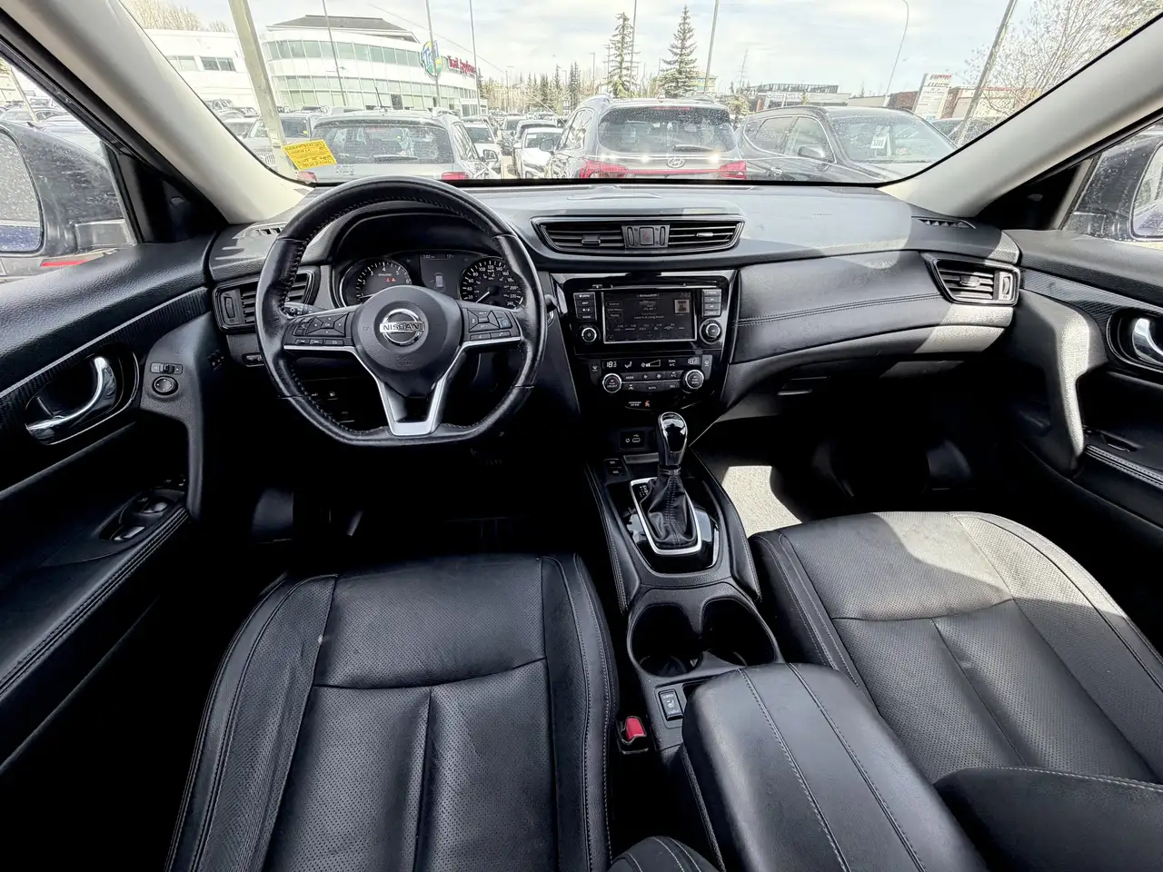Nissan Rogue снимка Nissan Rogue
