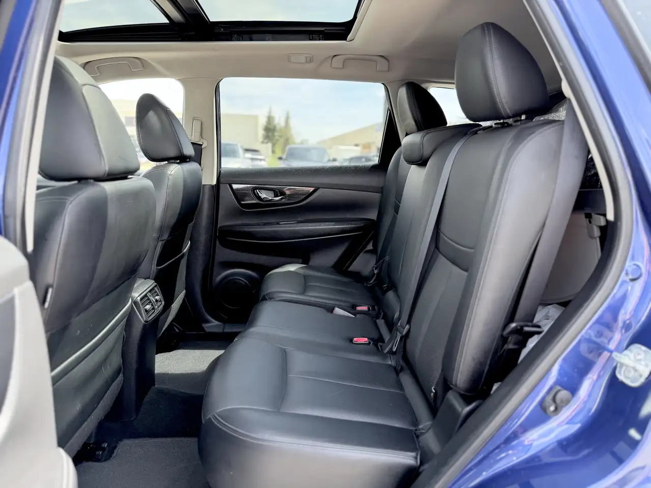 Nissan Rogue снимка Nissan Rogue