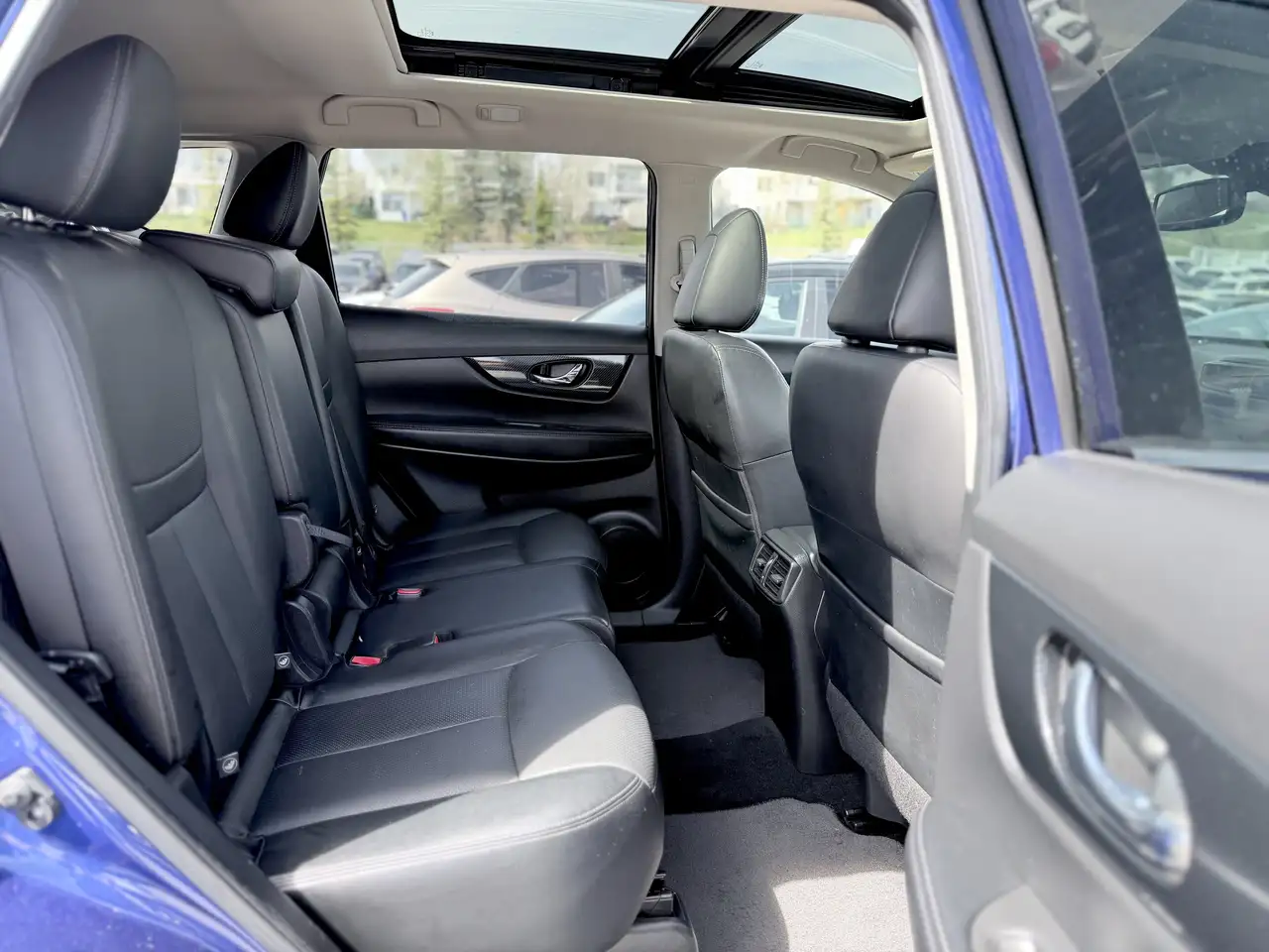 Nissan Rogue снимка Nissan Rogue