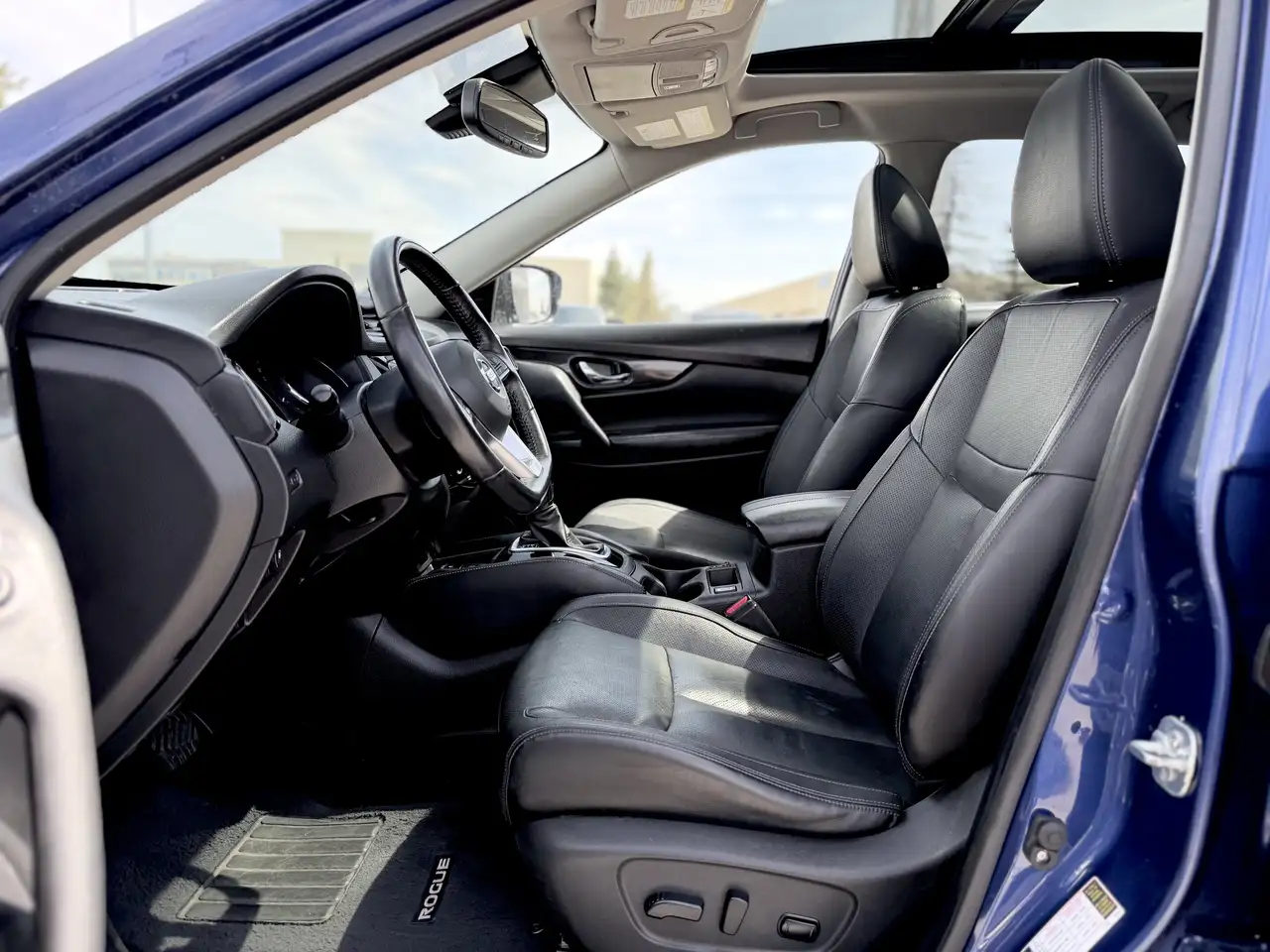 Nissan Rogue снимка Nissan Rogue