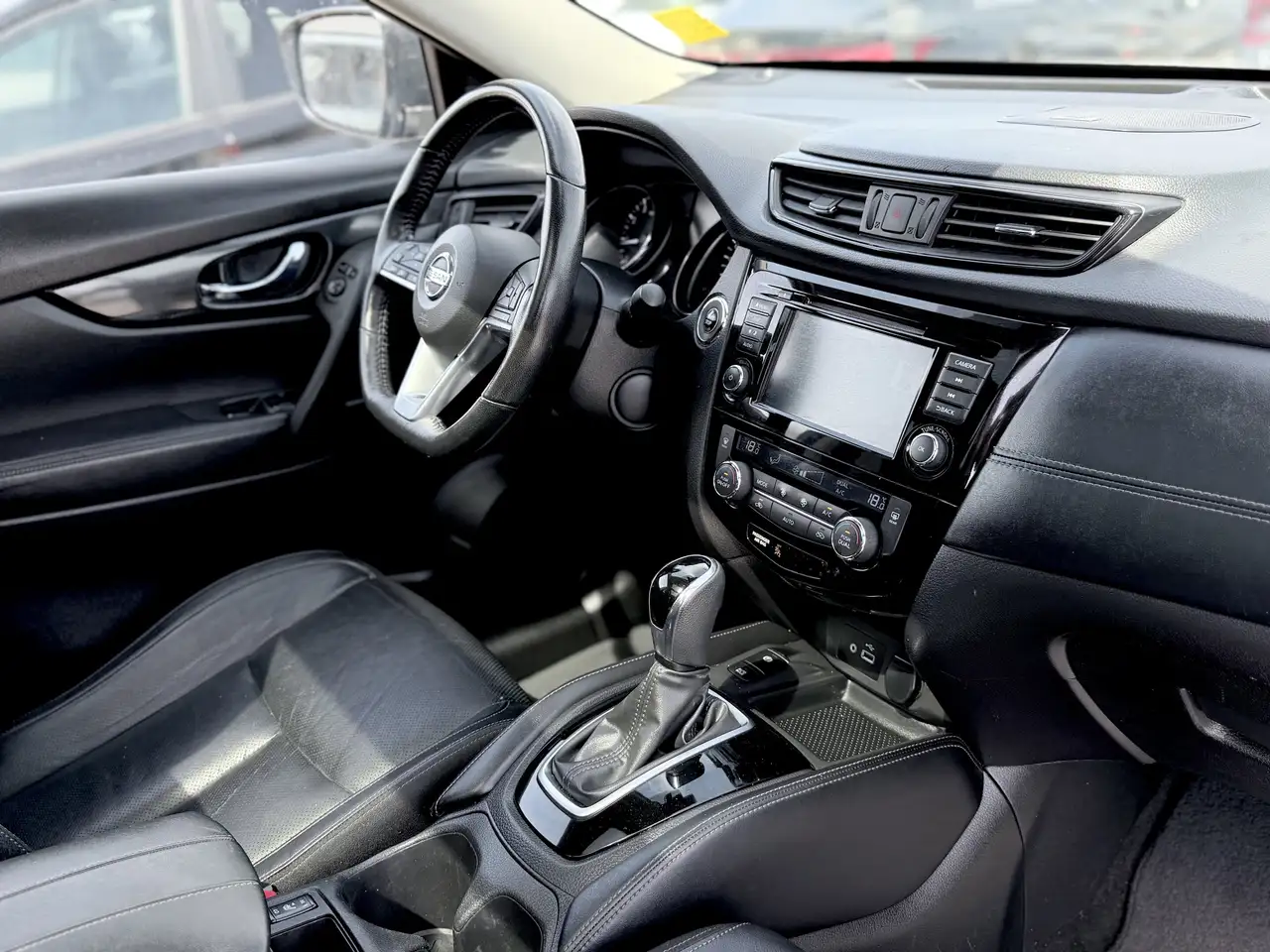 Nissan Rogue снимка Nissan Rogue
