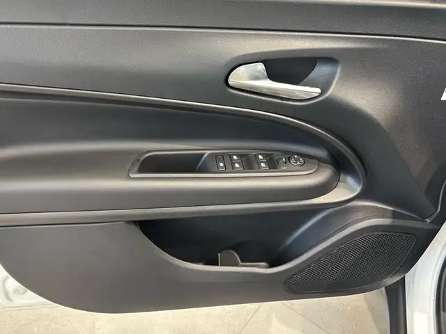 Jeep Avenger view 20