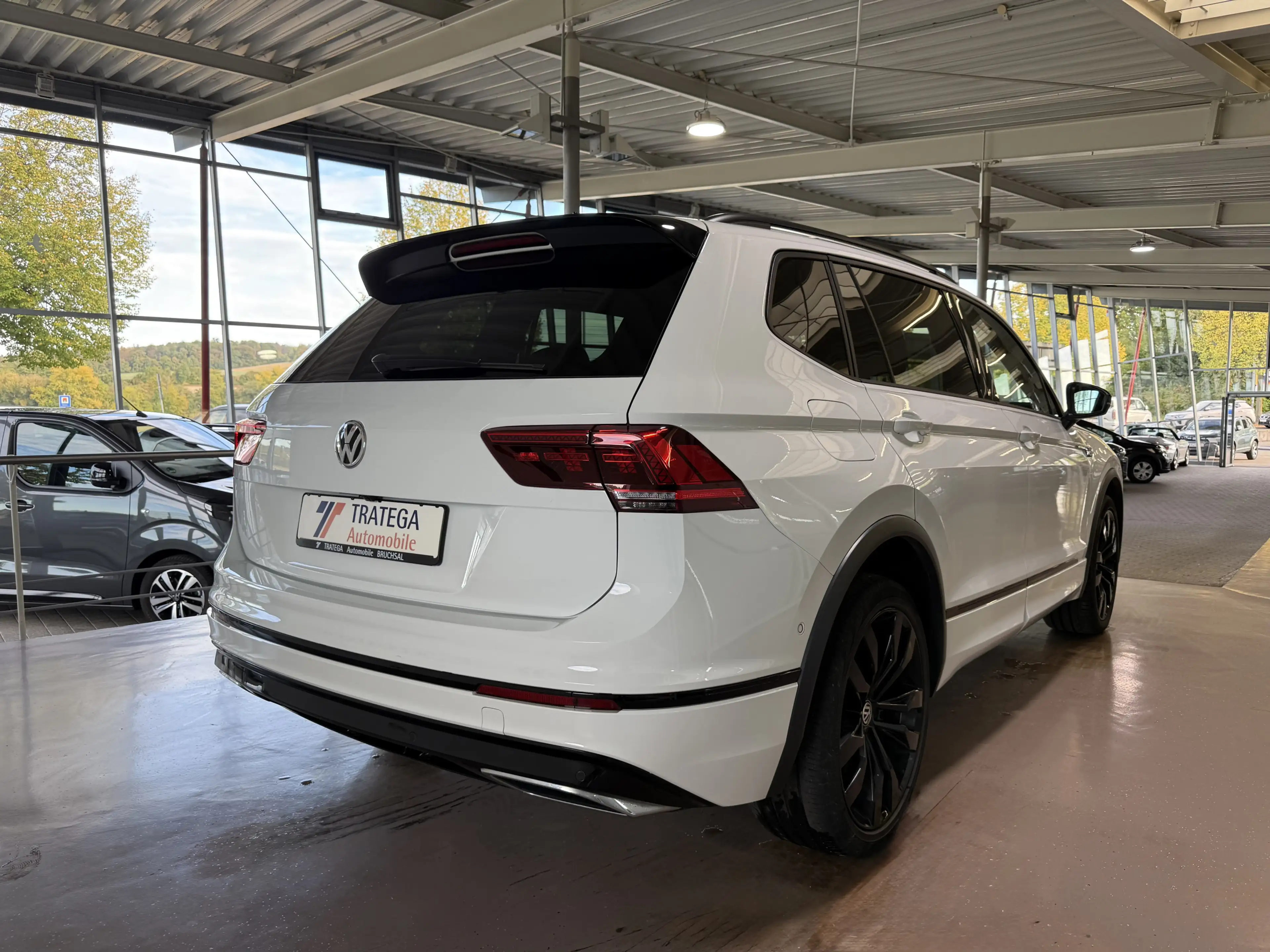 Volkswagen Tiguan Allspace Highline 4Motion R-Line AHK Pano — photo 8