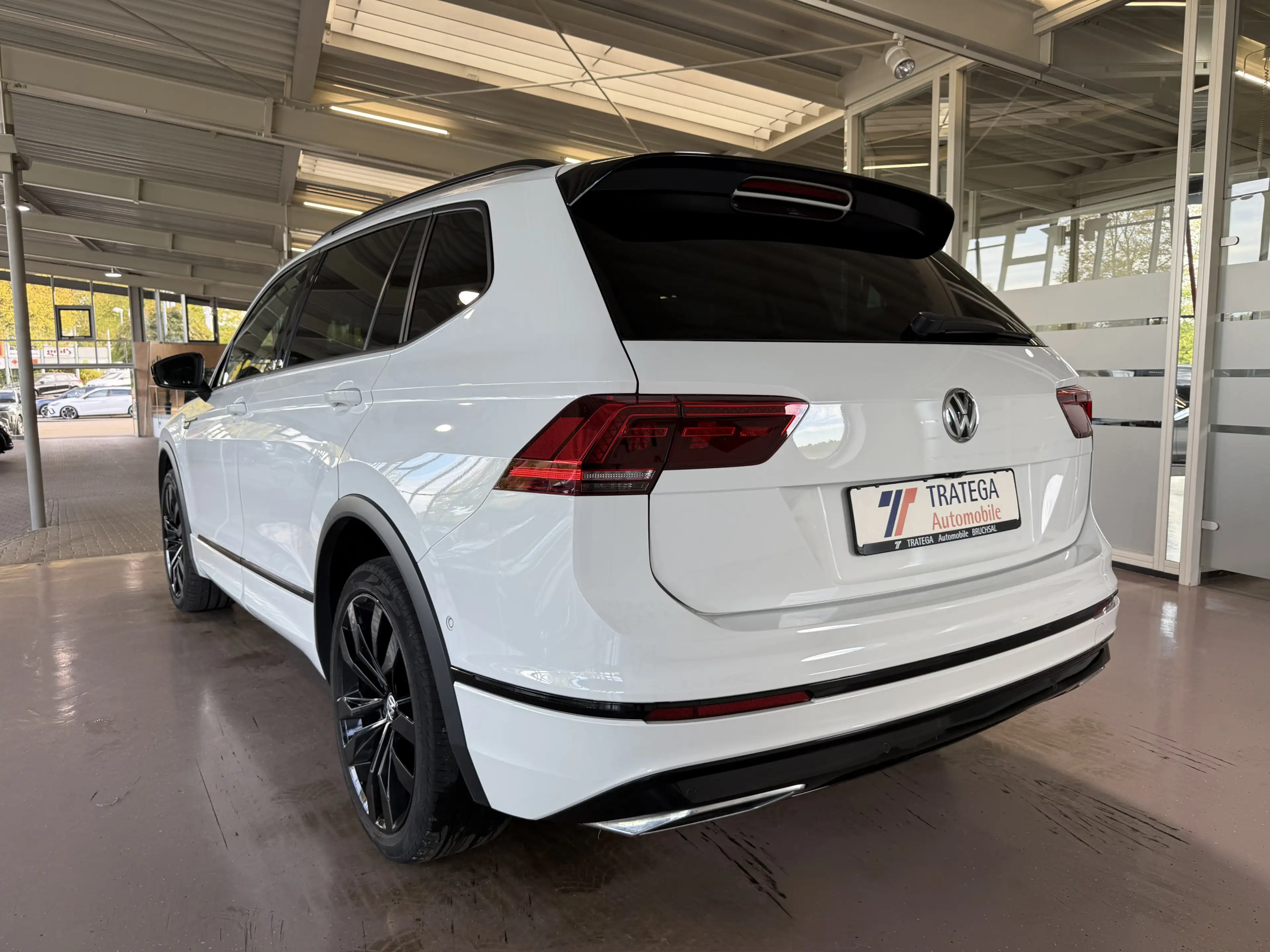 Volkswagen Tiguan Allspace Highline 4Motion R-Line AHK Pano — photo 6